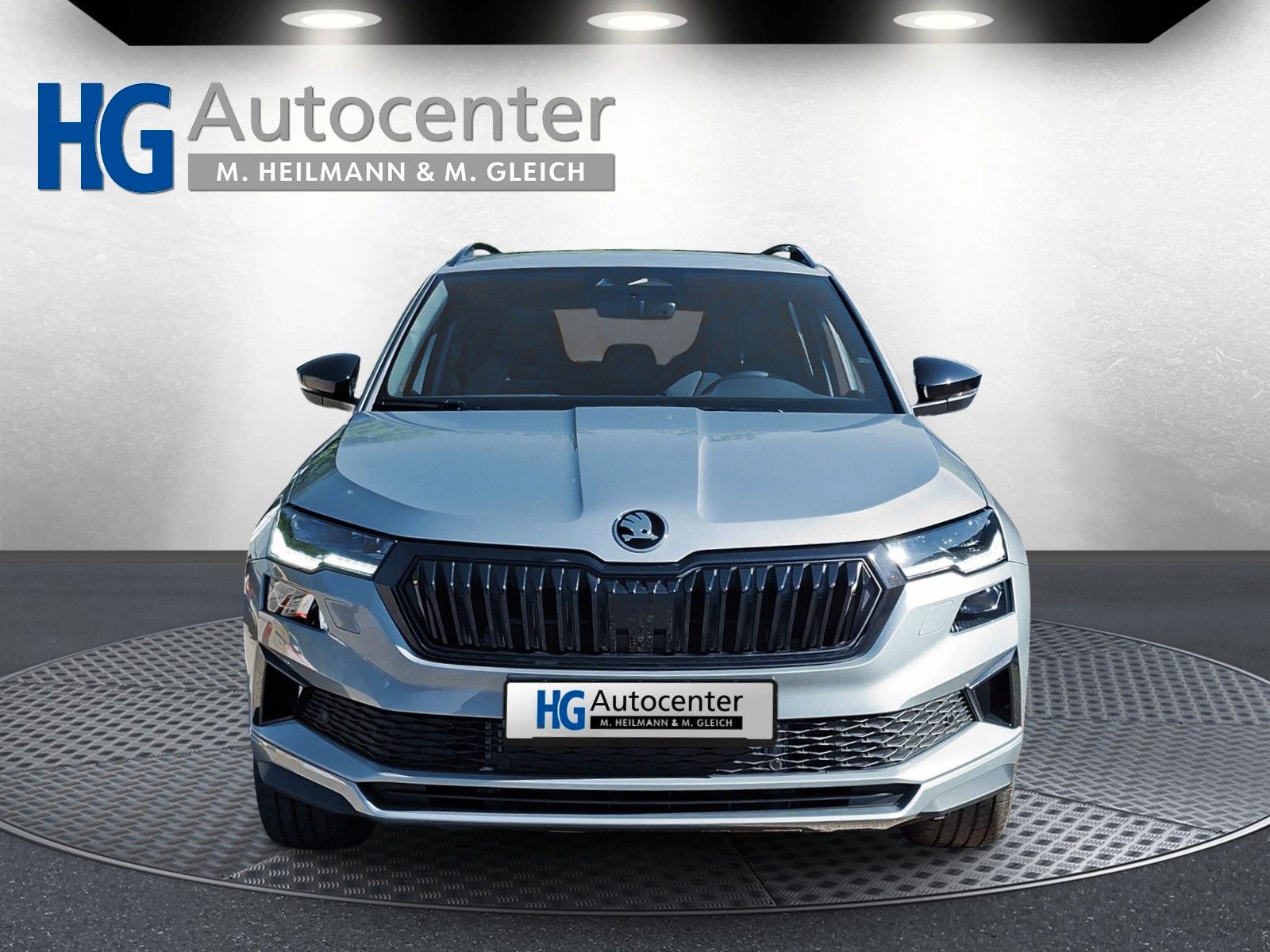 Fahrzeugabbildung SKODA Karoq 1.5 TSI Sportline Pano AHK Matrix 19" Side