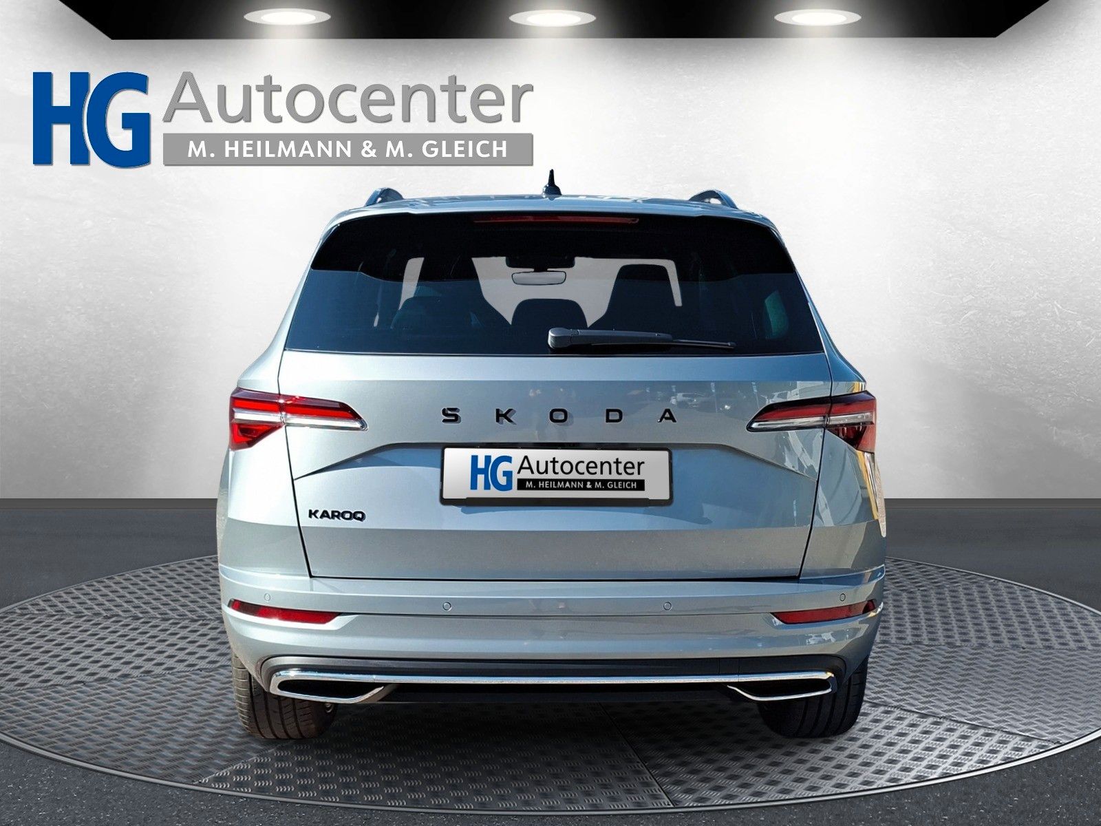 Fahrzeugabbildung SKODA Karoq 1.5 TSI Sportline Pano AHK Matrix 19" Side