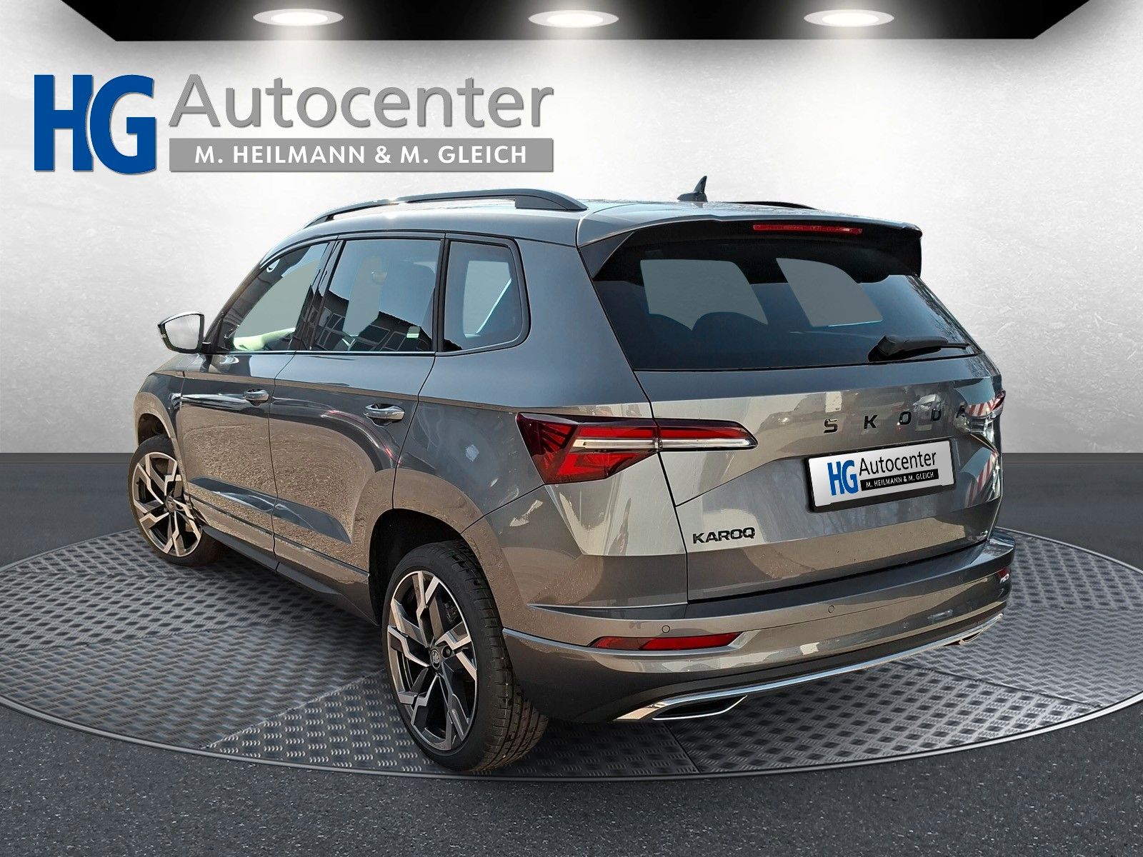 Fahrzeugabbildung SKODA Karoq 1.5 TSI Sportline Pano AHK Matrix 19" Side