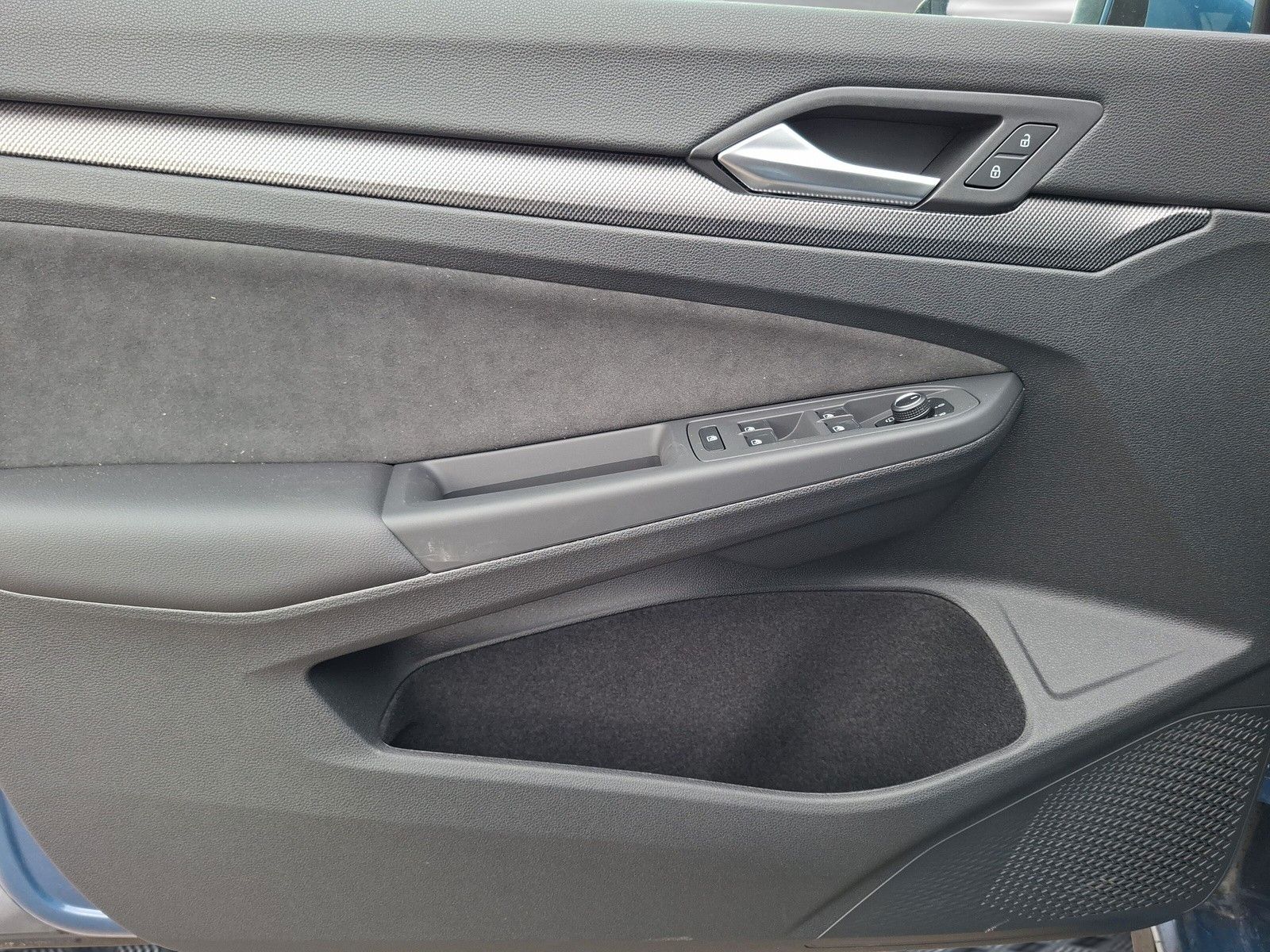 Fahrzeugabbildung Volkswagen Golf VIII 1.5eTSI R-Line Pano18"LED ACC AHK