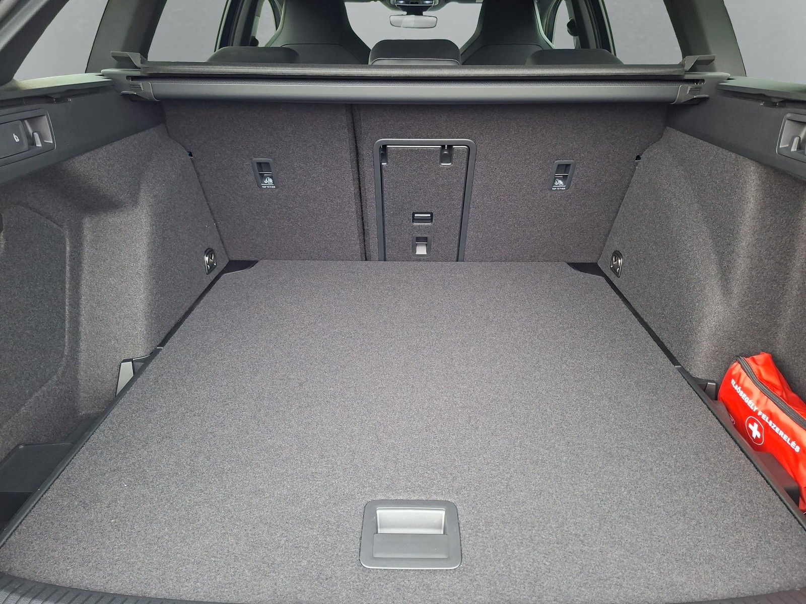 Fahrzeugabbildung Volkswagen Golf VIII 1.5eTSI R-Line Pano18"LED ACC AHK