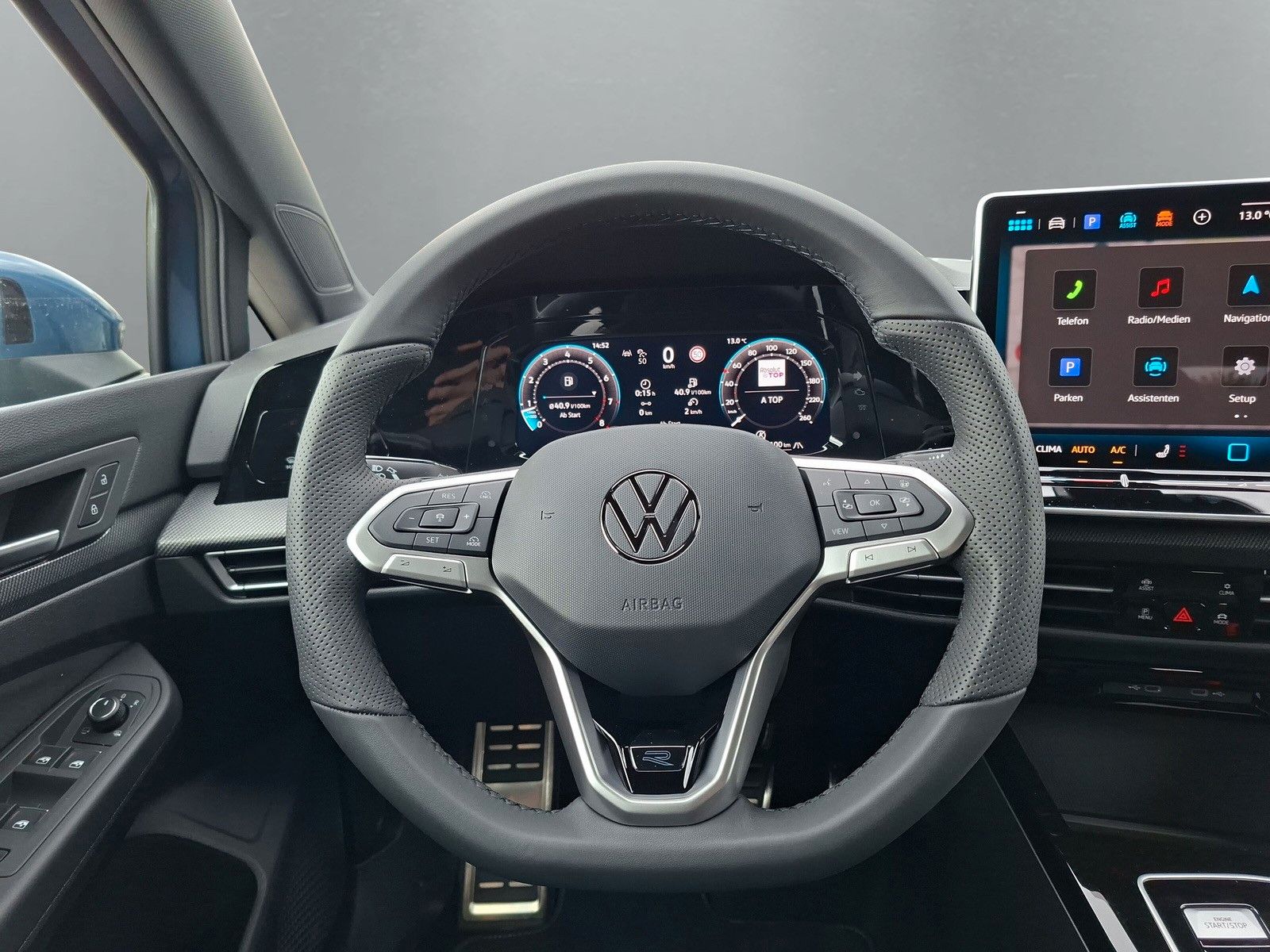 Fahrzeugabbildung Volkswagen Golf VIII 1.5eTSI R-Line Pano18"LED ACC AHK