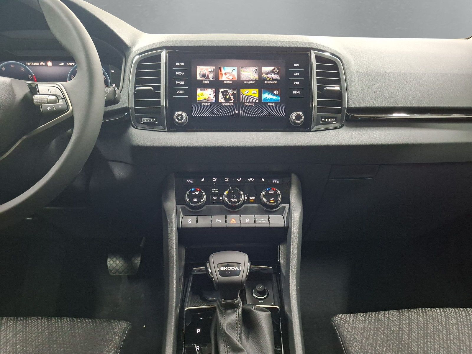 Fahrzeugabbildung SKODA Karoq 1.5 TSI DSG Kessy LED AHK Navi ACC eHeck