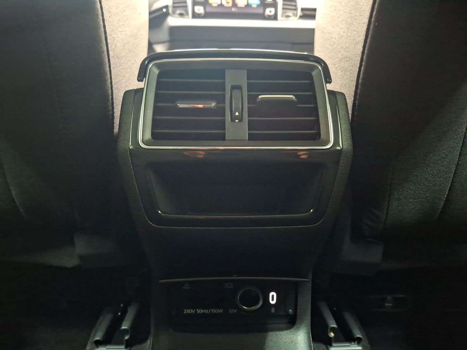 Fahrzeugabbildung SKODA Karoq 1.5 TSI DSG Kessy LED AHK Navi ACC eHeck