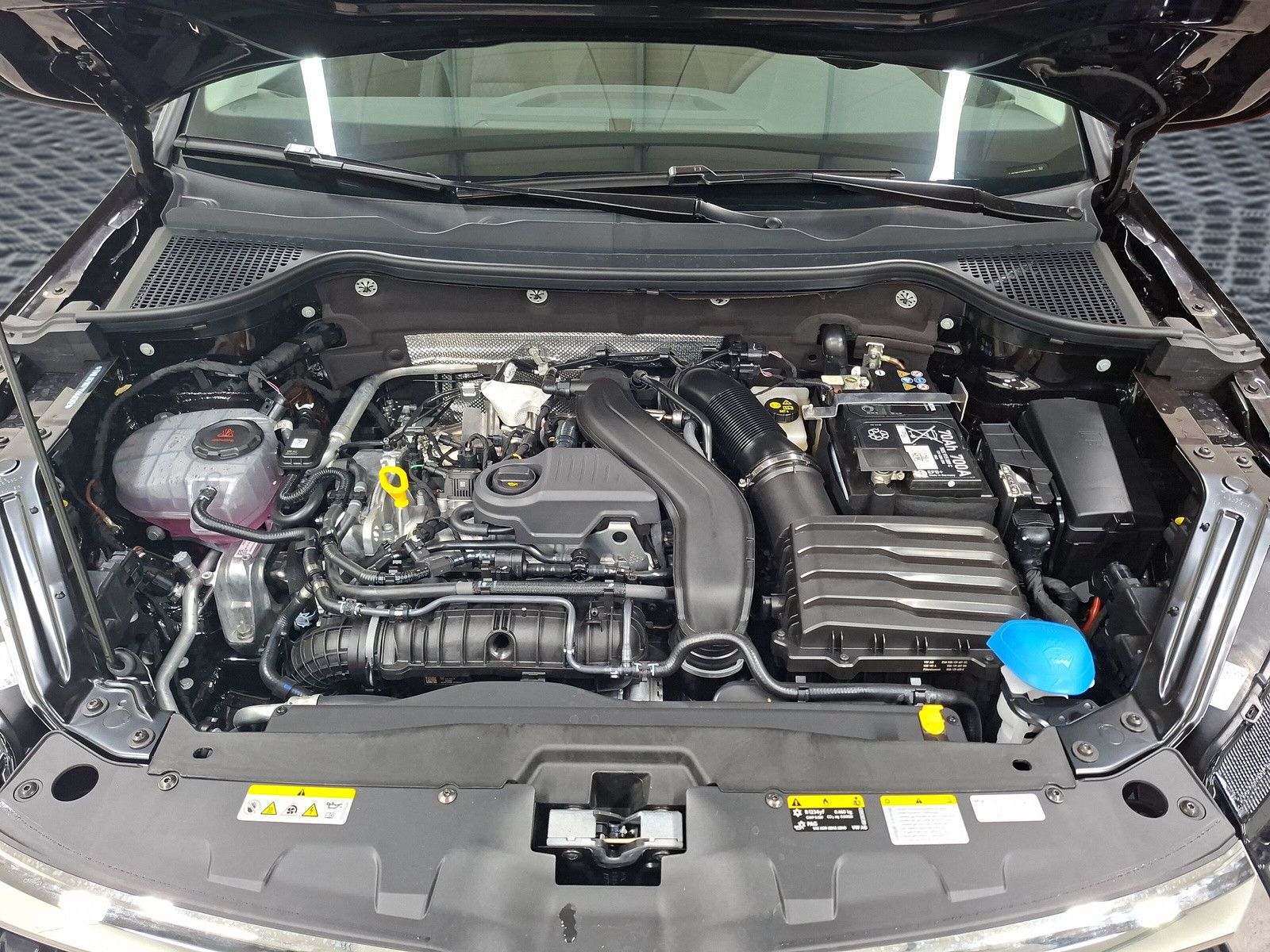 Fahrzeugabbildung SKODA Karoq 1.5 TSI DSG Kessy LED AHK Navi ACC eHeck