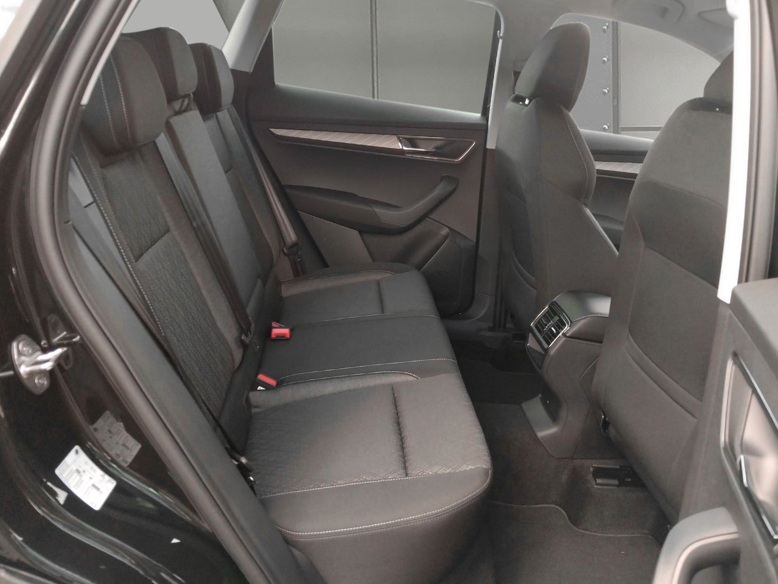 Fahrzeugabbildung SKODA Karoq 1.5 TSI DSG Kessy LED AHK Navi ACC eHeck