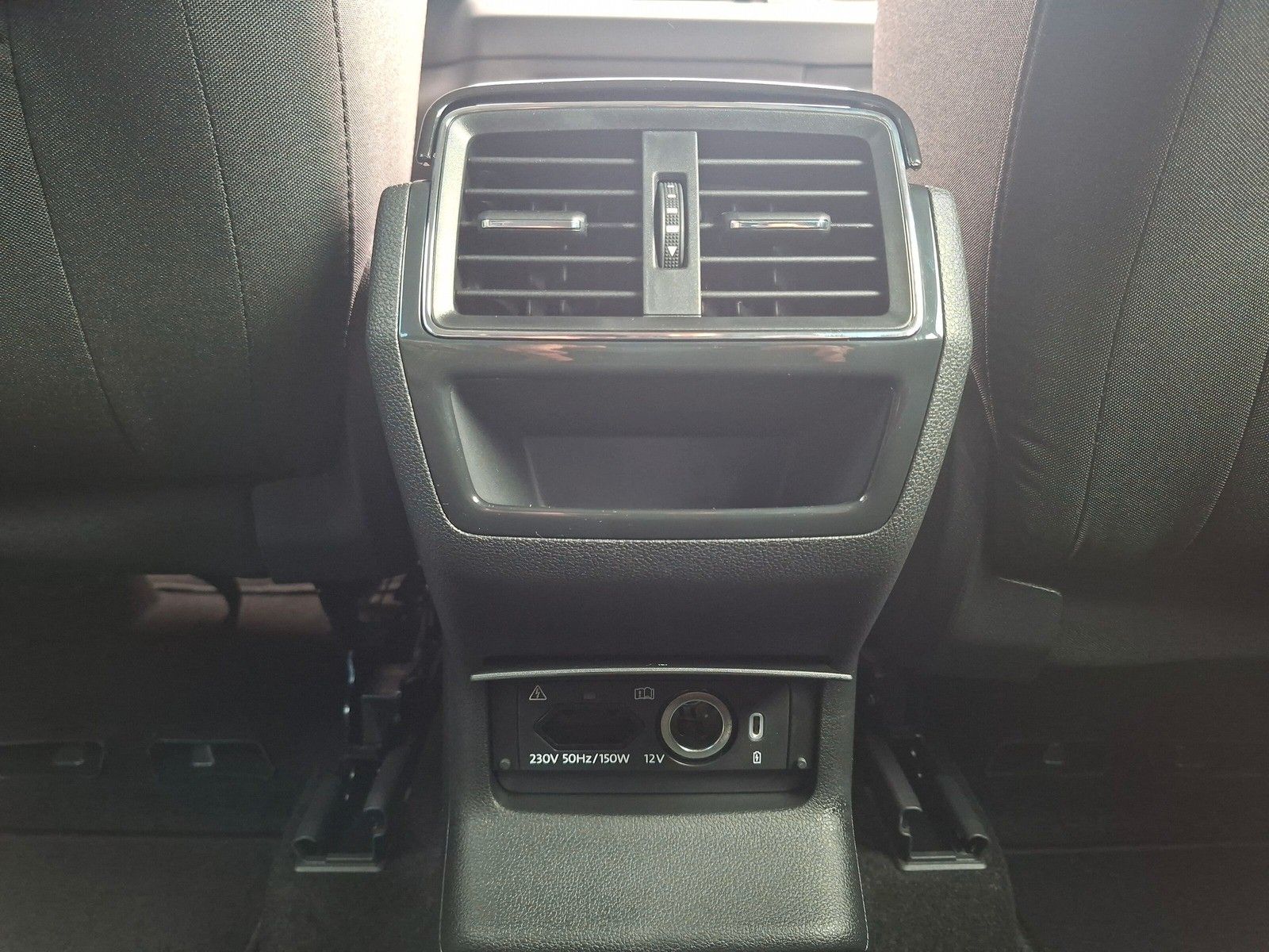 Fahrzeugabbildung SKODA Karoq 1.5 TSI DSG Keyless LED AHK Navi ACC eHeck