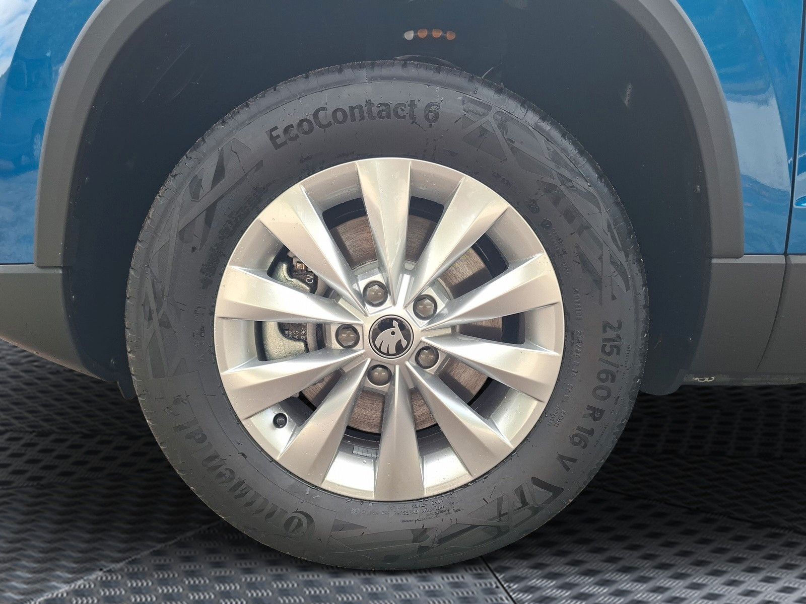 Fahrzeugabbildung SKODA Karoq 1.5 TSI DSG Keyless LED AHK Navi ACC eHeck
