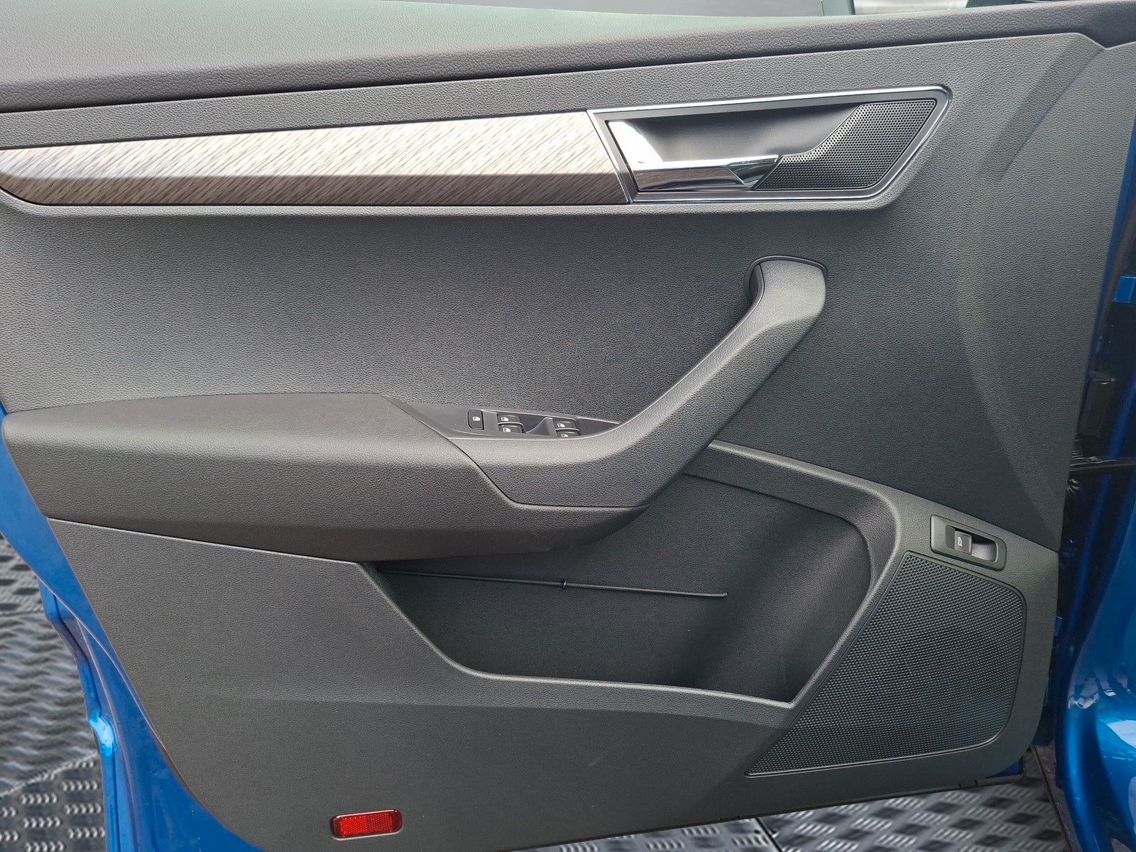 Fahrzeugabbildung SKODA Karoq 1.5 TSI DSG Keyless LED AHK Navi ACC eHeck