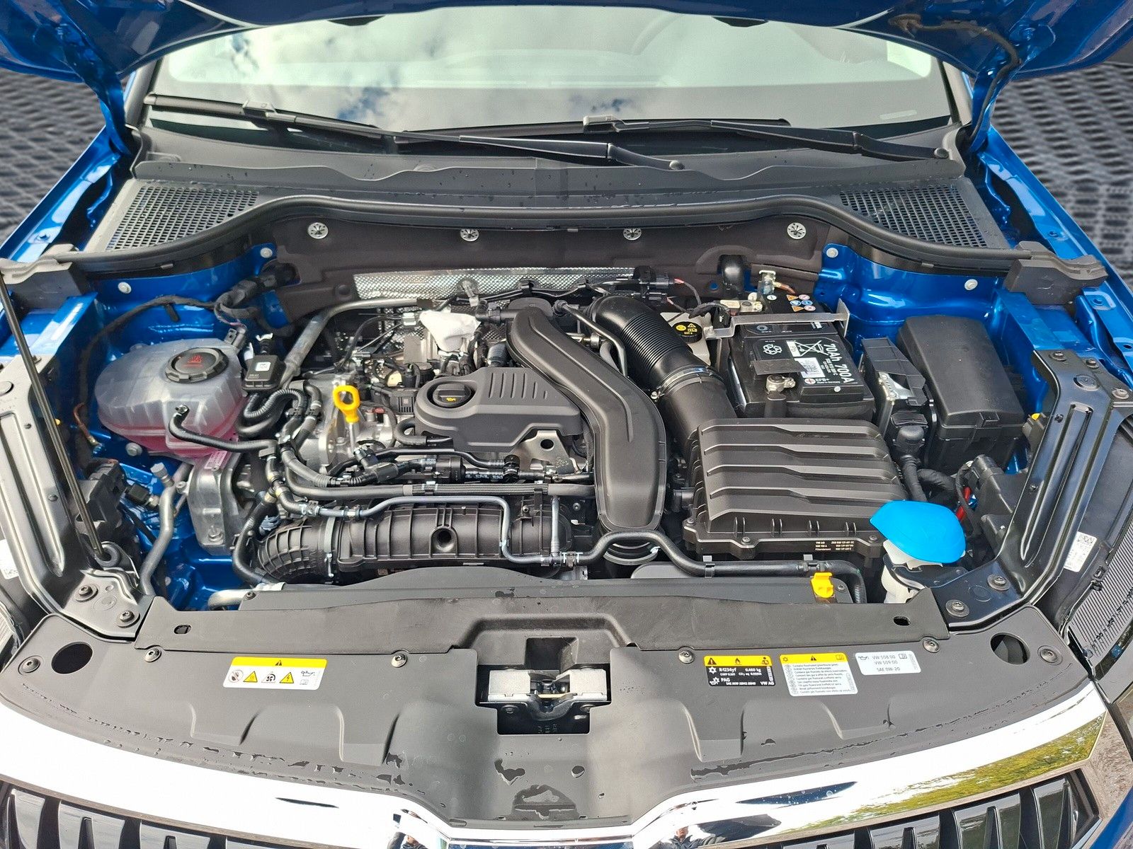 Fahrzeugabbildung SKODA Karoq 1.5 TSI DSG Keyless LED AHK Navi ACC eHeck