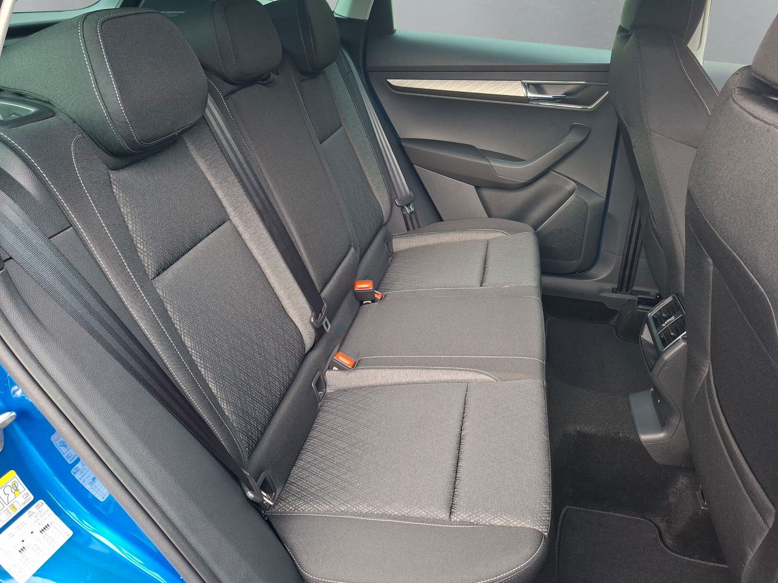 Fahrzeugabbildung SKODA Karoq 1.5 TSI DSG Keyless LED AHK Navi ACC eHeck