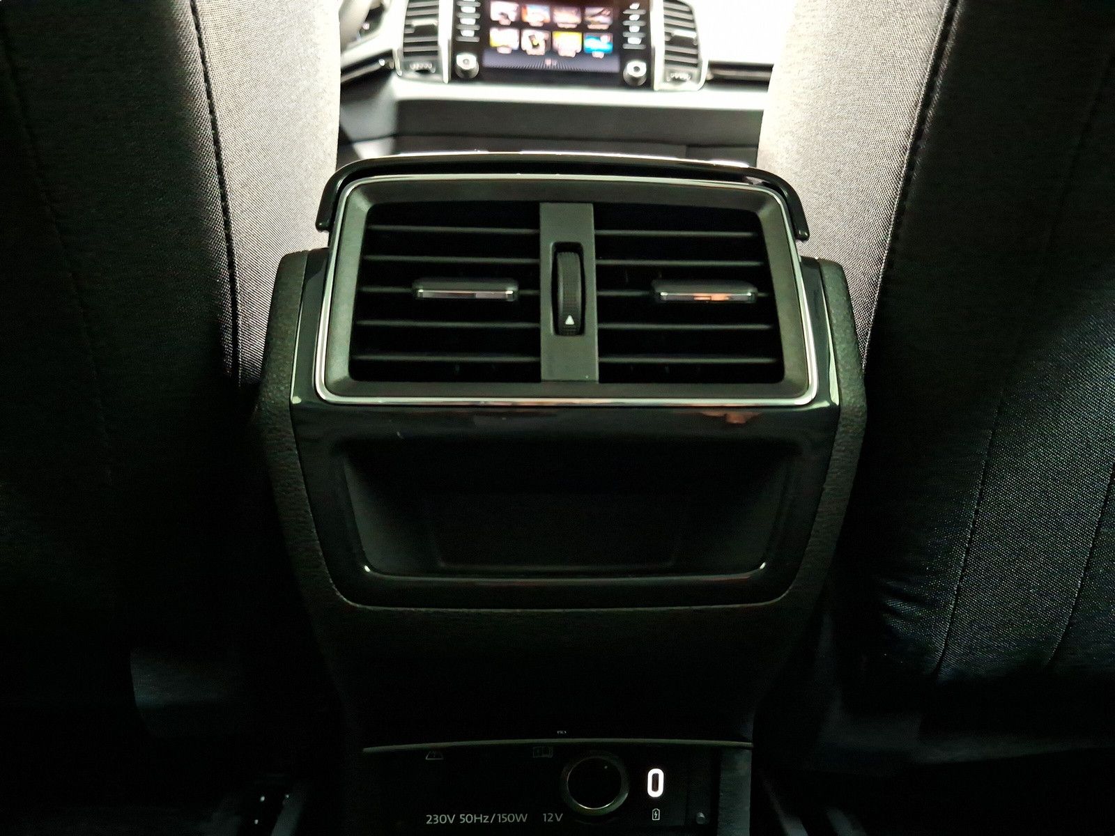 Fahrzeugabbildung SKODA Karoq  1.5TSI DSG Keyless LED AHK Navi ACC eHeck