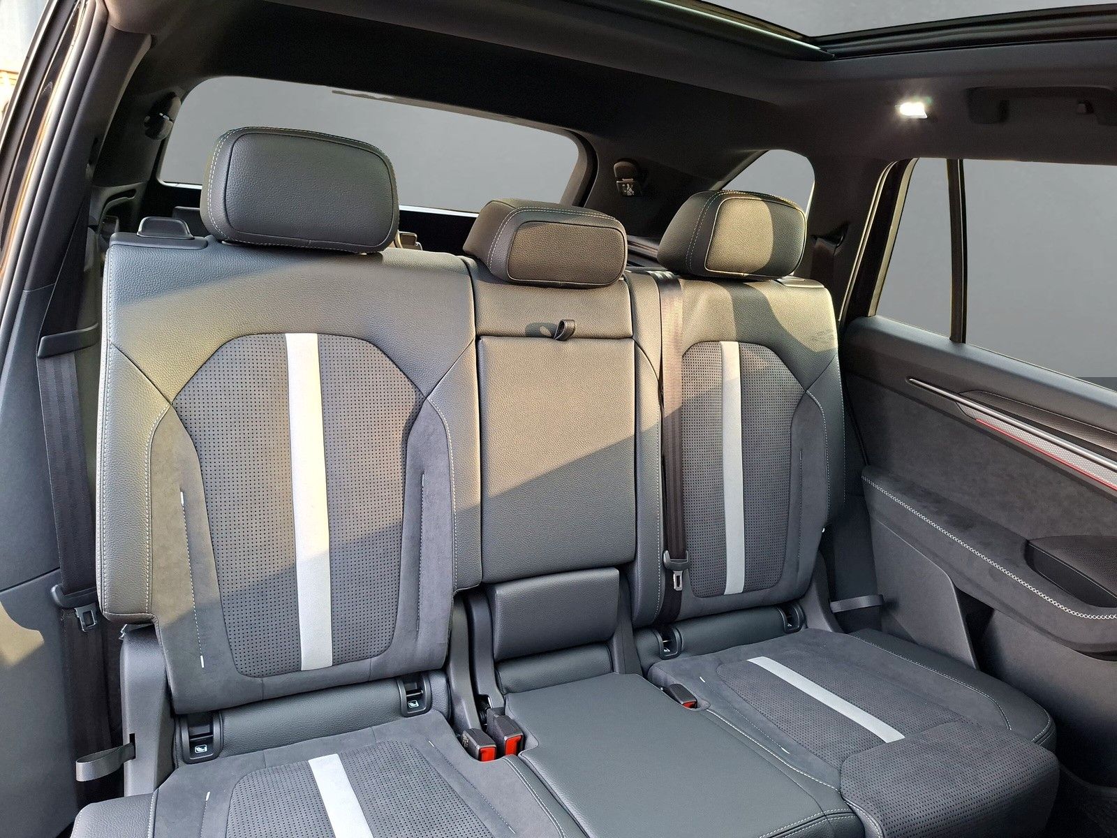 Fahrzeugabbildung SKODA Kodiaq Sportline 1.5TSI IV Plug In Pano AHK 20"