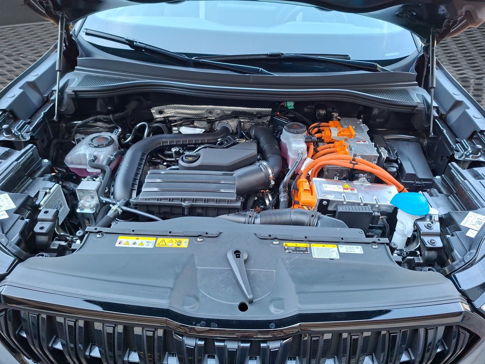 Fahrzeugabbildung SKODA Kodiaq Sportline 1.5TSI IV Plug In Pano AHK 20"