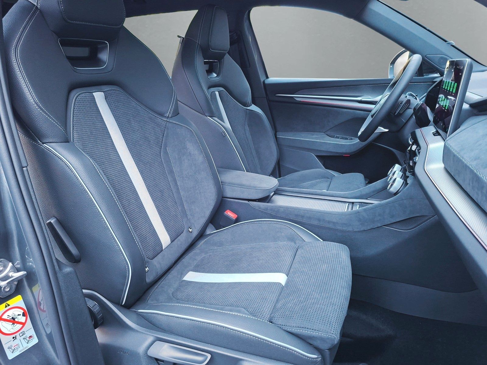 Fahrzeugabbildung SKODA Kodiaq Sportline 1.5TSI IV Plug In Pano AHK 20"