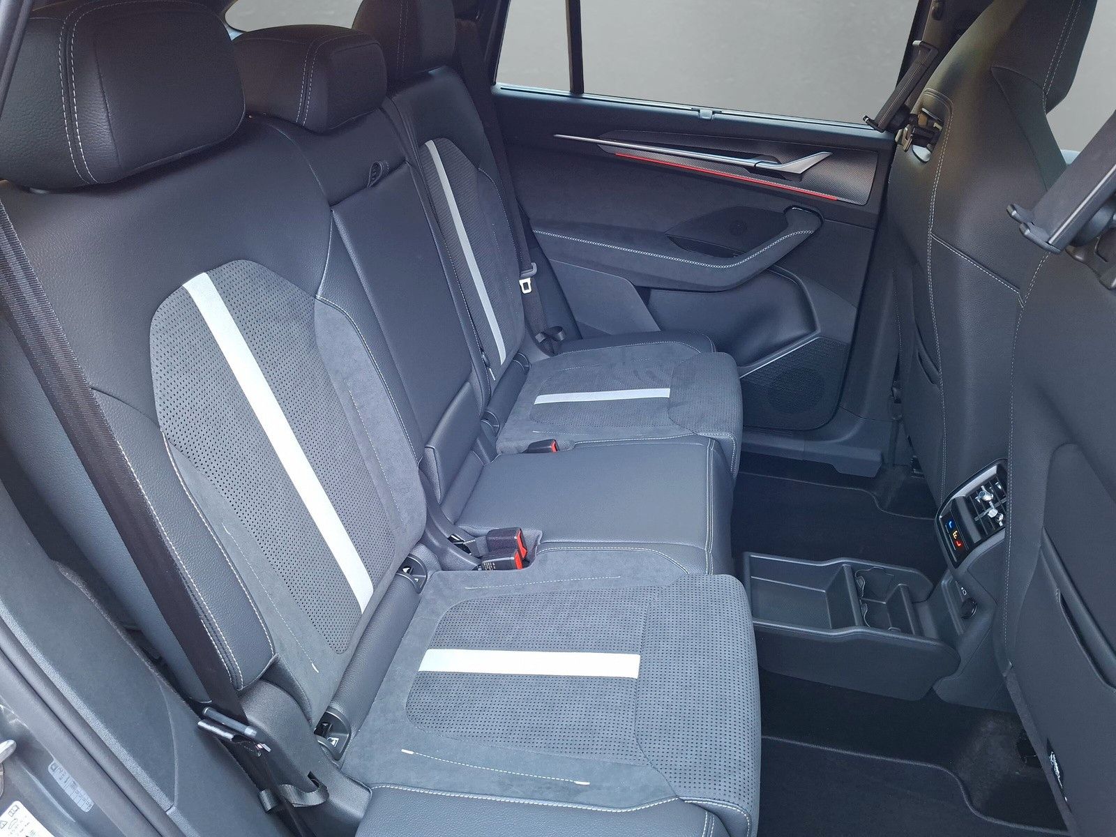 Fahrzeugabbildung SKODA Kodiaq Sportline 1.5TSI IV Plug In Pano AHK 20"