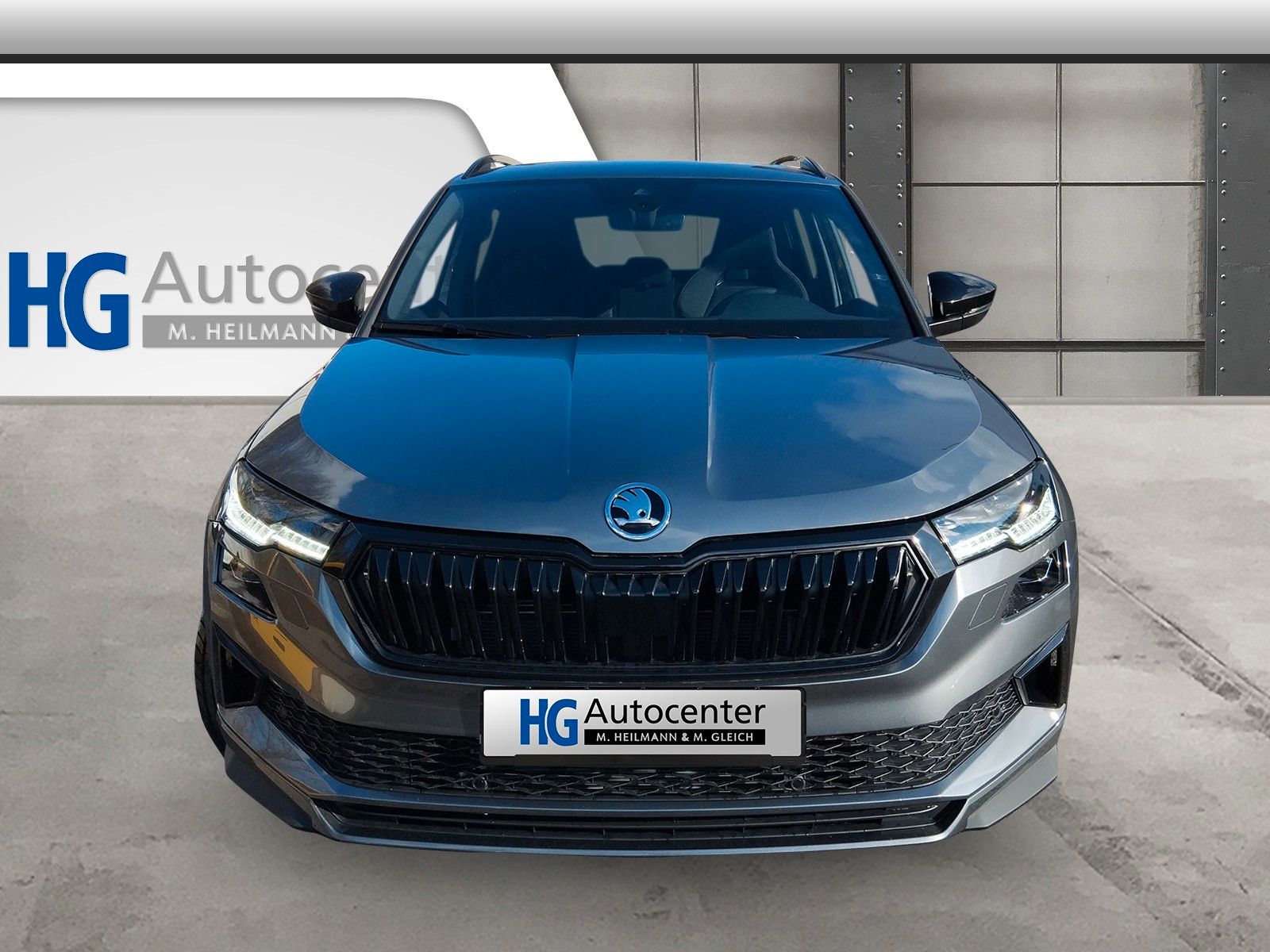 Fahrzeugabbildung SKODA Karoq Sportline 2.0TSI Standh Pano AHK 19" Leder