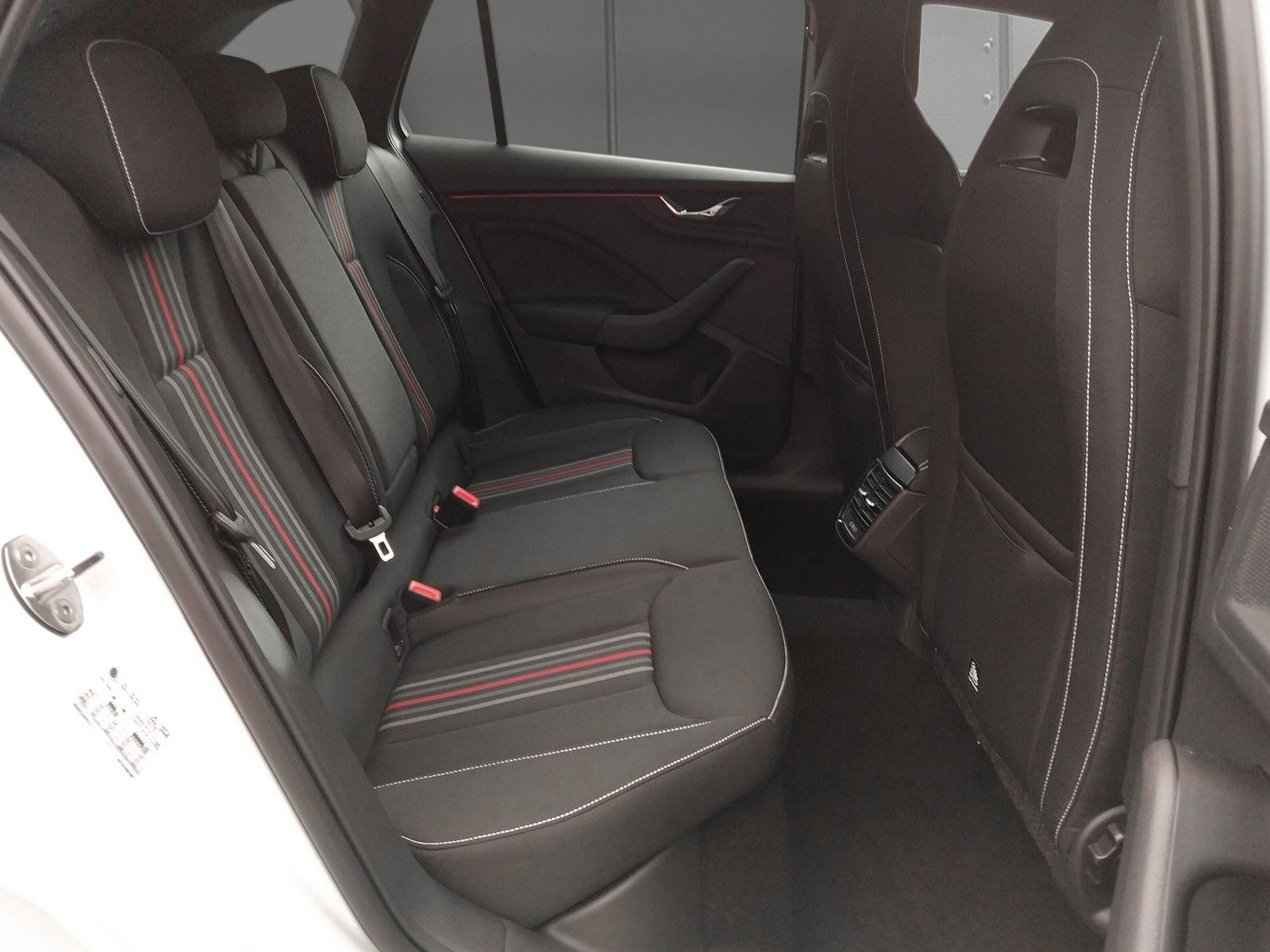 Fahrzeugabbildung SKODA Scala 1.5TSI Monte Carlo 5J.G.18"AHK Matrix Pano