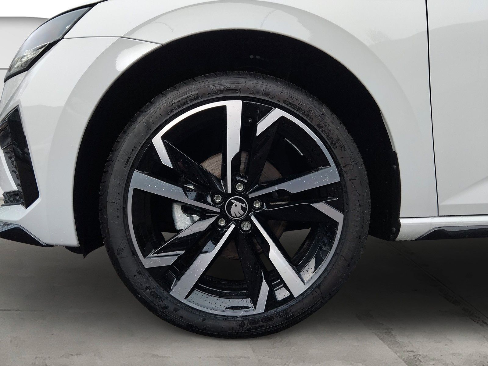 Fahrzeugabbildung SKODA Scala 1.5TSI Monte Carlo 18Zoll AHK Matrix Pano