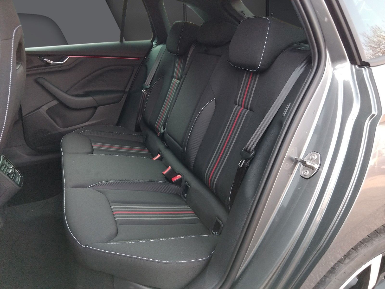 Fahrzeugabbildung SKODA Scala 1.5TSI Monte Carlo 18Zoll AHK Matrix Pano