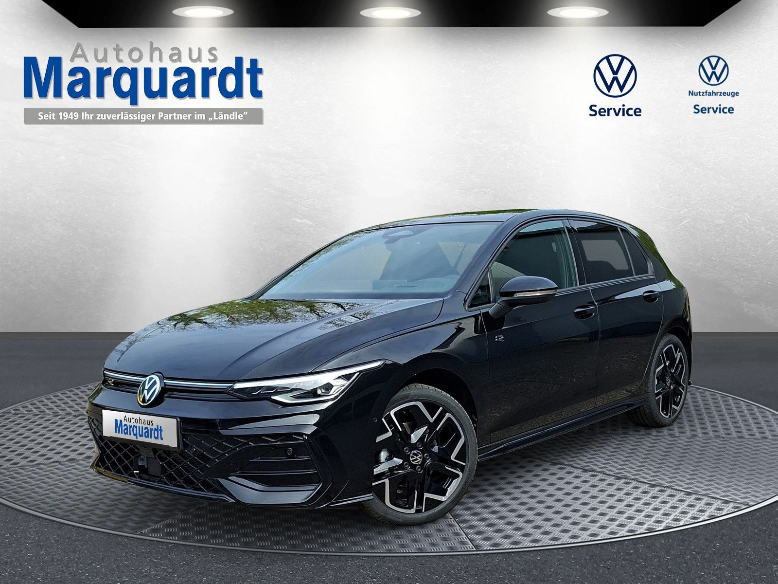 Fahrzeugabbildung Volkswagen Golf VIII 1.5eTSI Neu  R-Line Pano18"SideACC AHK