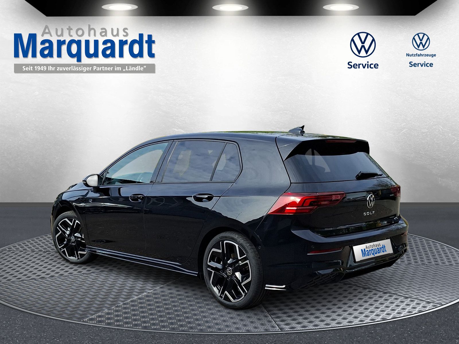 Fahrzeugabbildung Volkswagen Golf VIII 1.5eTSI Neu  R-Line Pano18"SideACC AHK