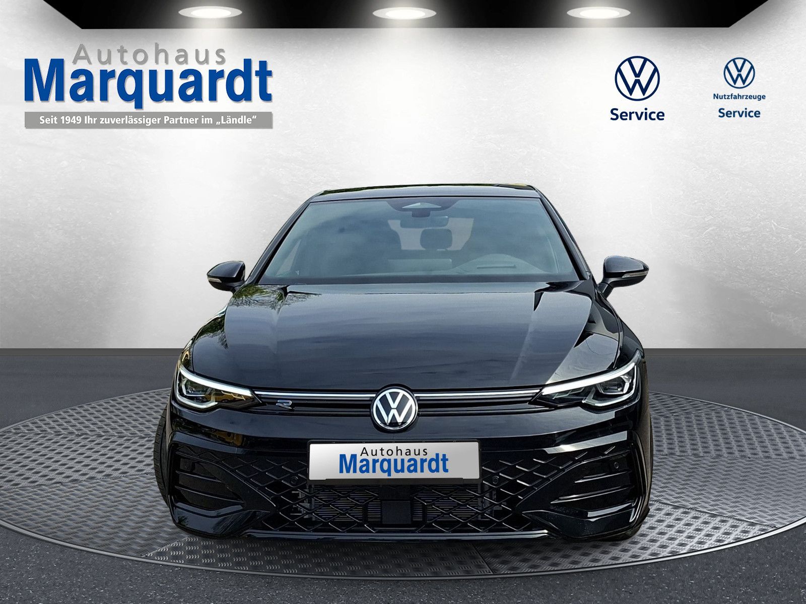 Fahrzeugabbildung Volkswagen Golf VIII 1.5eTSI Neu  R-Line Pano18"SideACC AHK