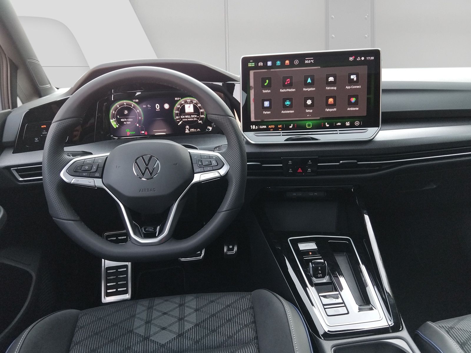 Fahrzeugabbildung Volkswagen Golf VIII 1.5eTSI Neu  R-Line Pano18"SideACC AHK