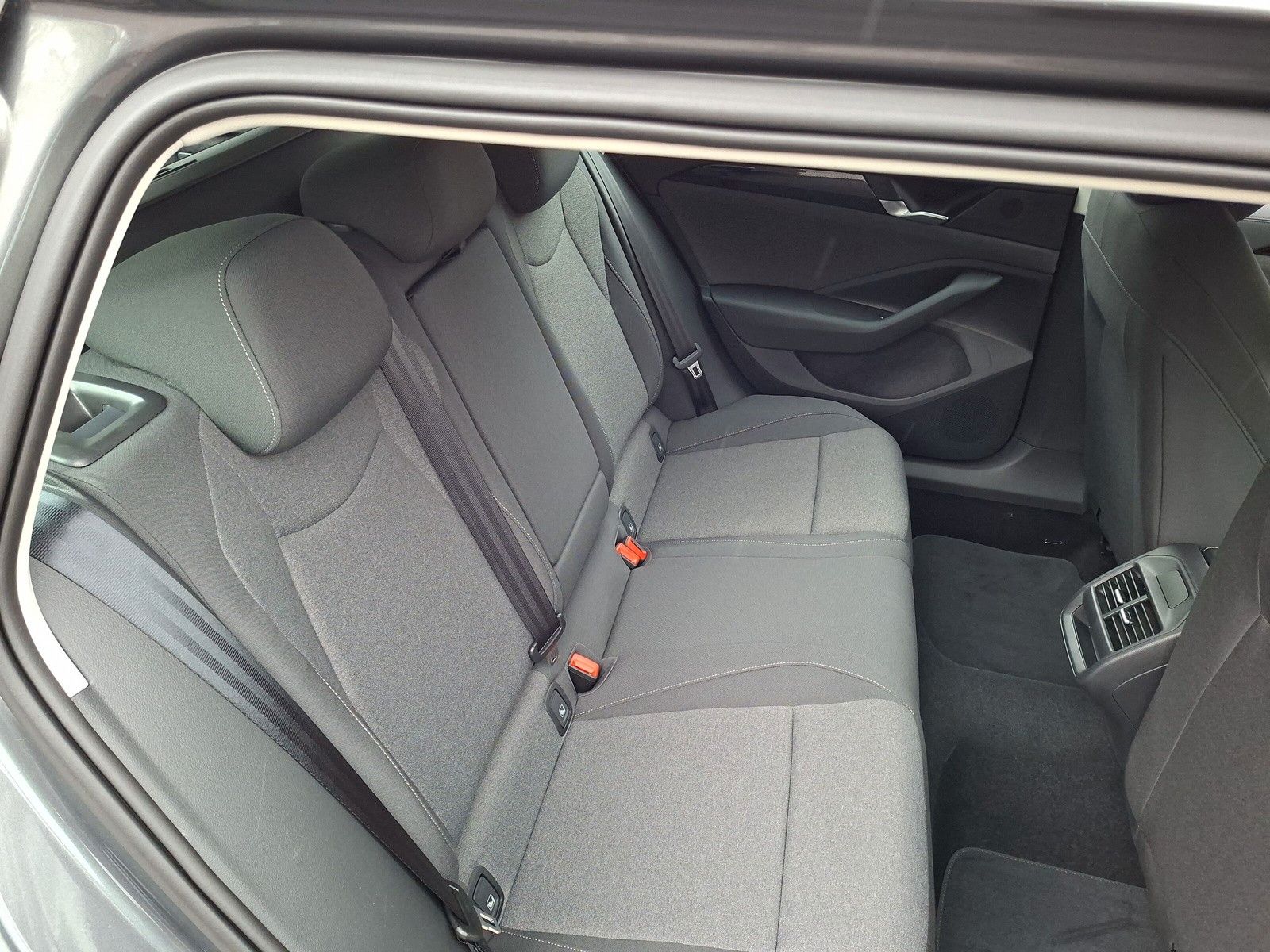 Fahrzeugabbildung Volkswagen Passat  Variant 1.5 TSI AHK LED Side ACC 5J.Gar.