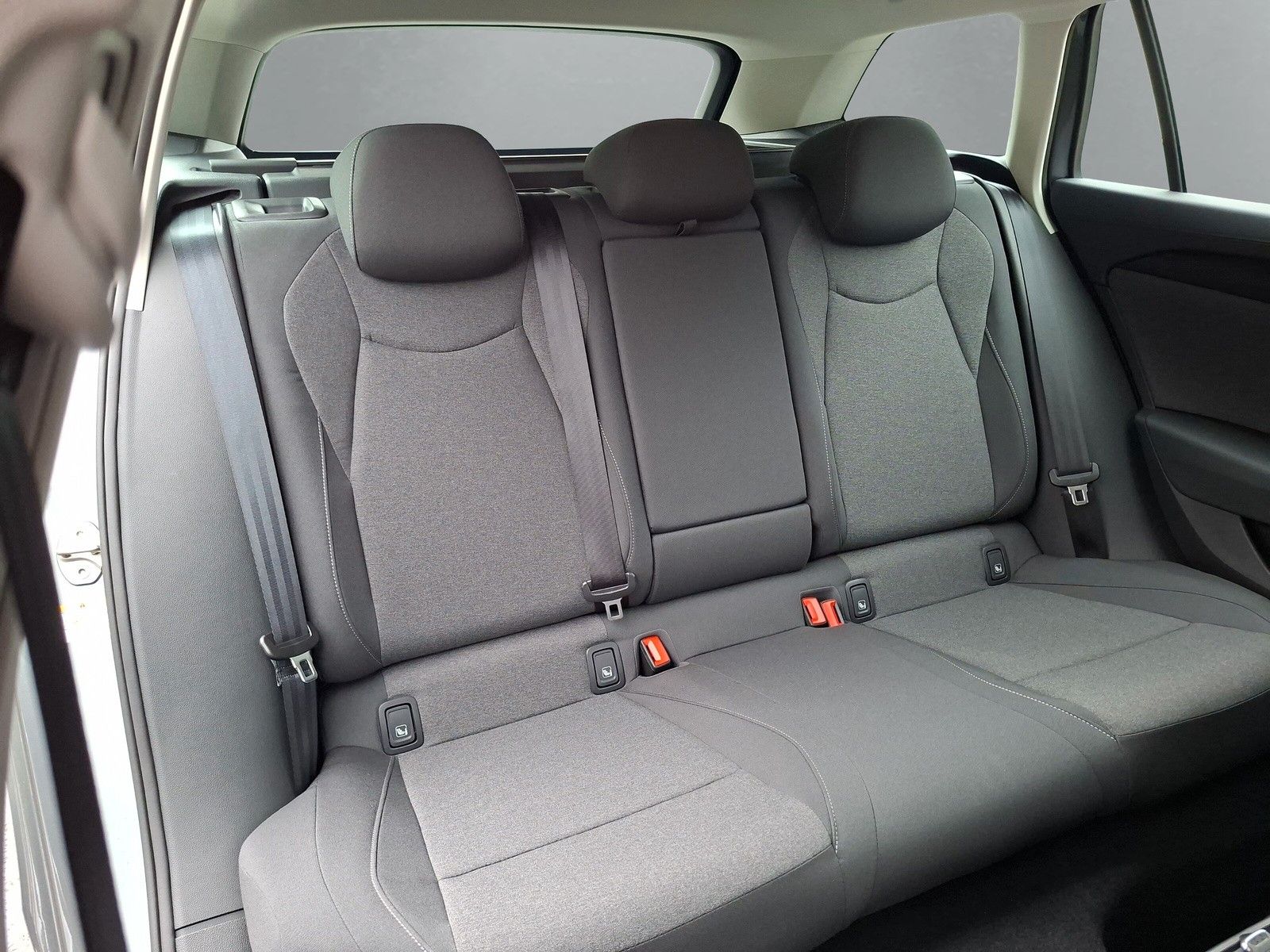 Fahrzeugabbildung Volkswagen Passat  Variant 1.5 TSI AHK LED Side ACC 5J.Gar.