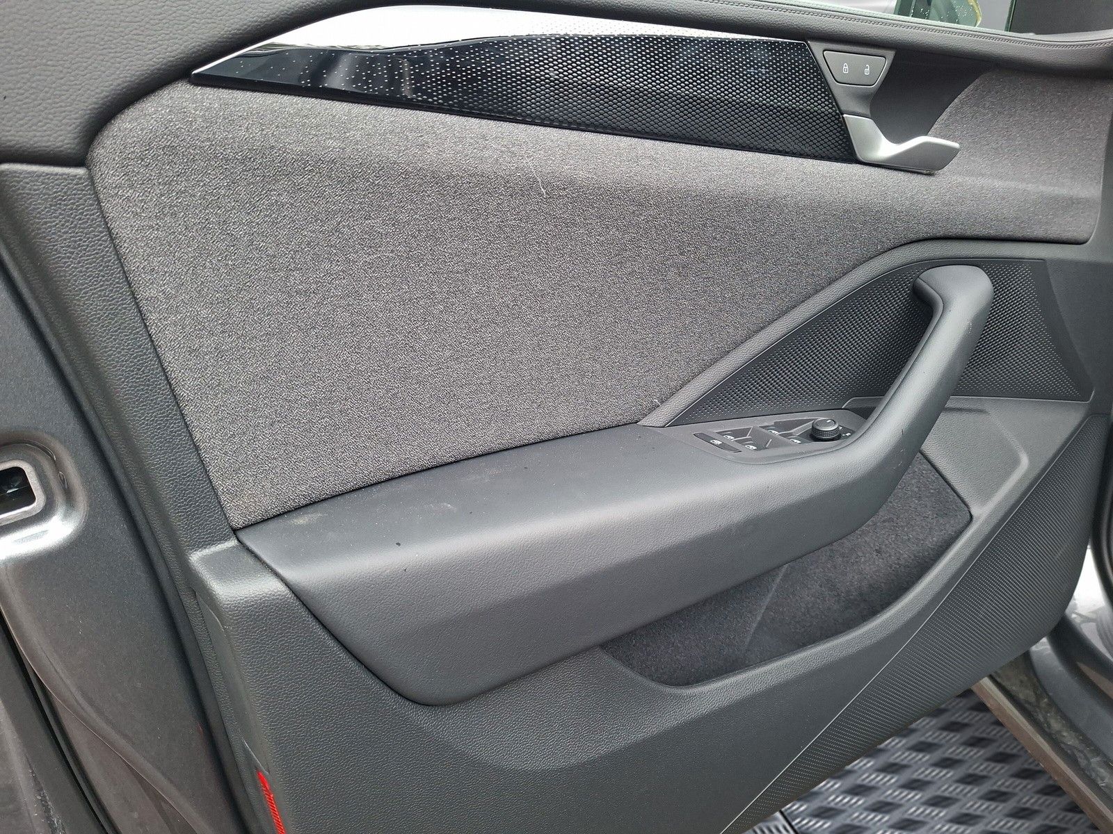 Fahrzeugabbildung Volkswagen Passat  Variant 1.5 TSI AHK LED Side ACC 5J.Gar.