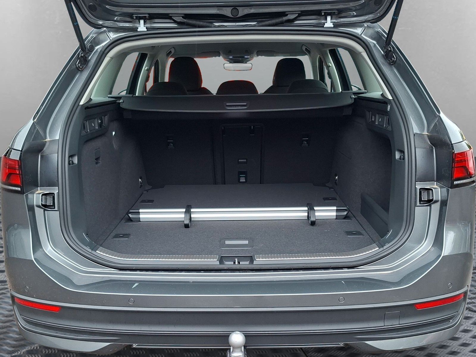 Fahrzeugabbildung Volkswagen Passat  Variant 1.5 TSI AHK LED Side ACC 5J.Gar.