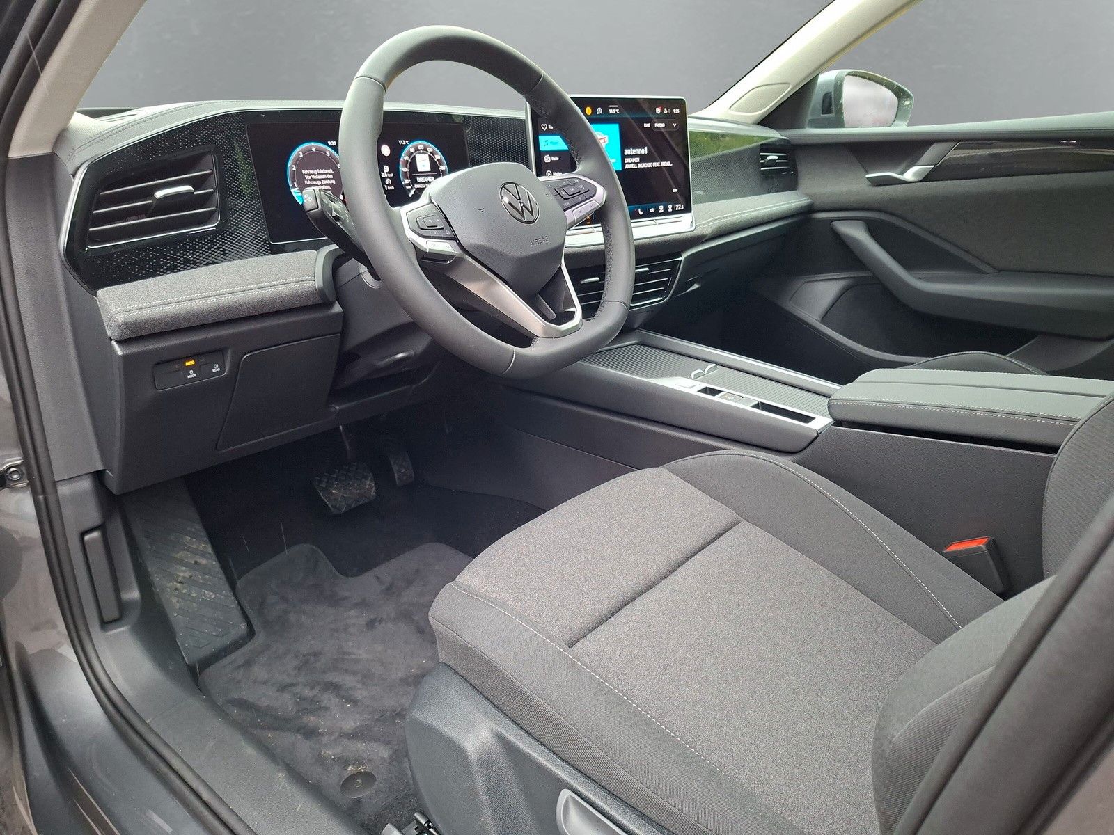 Fahrzeugabbildung Volkswagen Passat  Variant 1.5 TSI AHK LED Side ACC 5J.Gar.