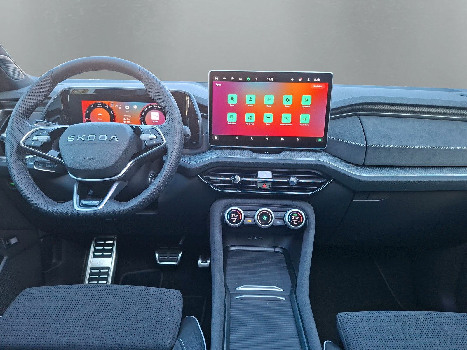 Fahrzeugabbildung SKODA Kodiaq Sportline 1.5TSI 7S.Pano AHK 360° 20"
