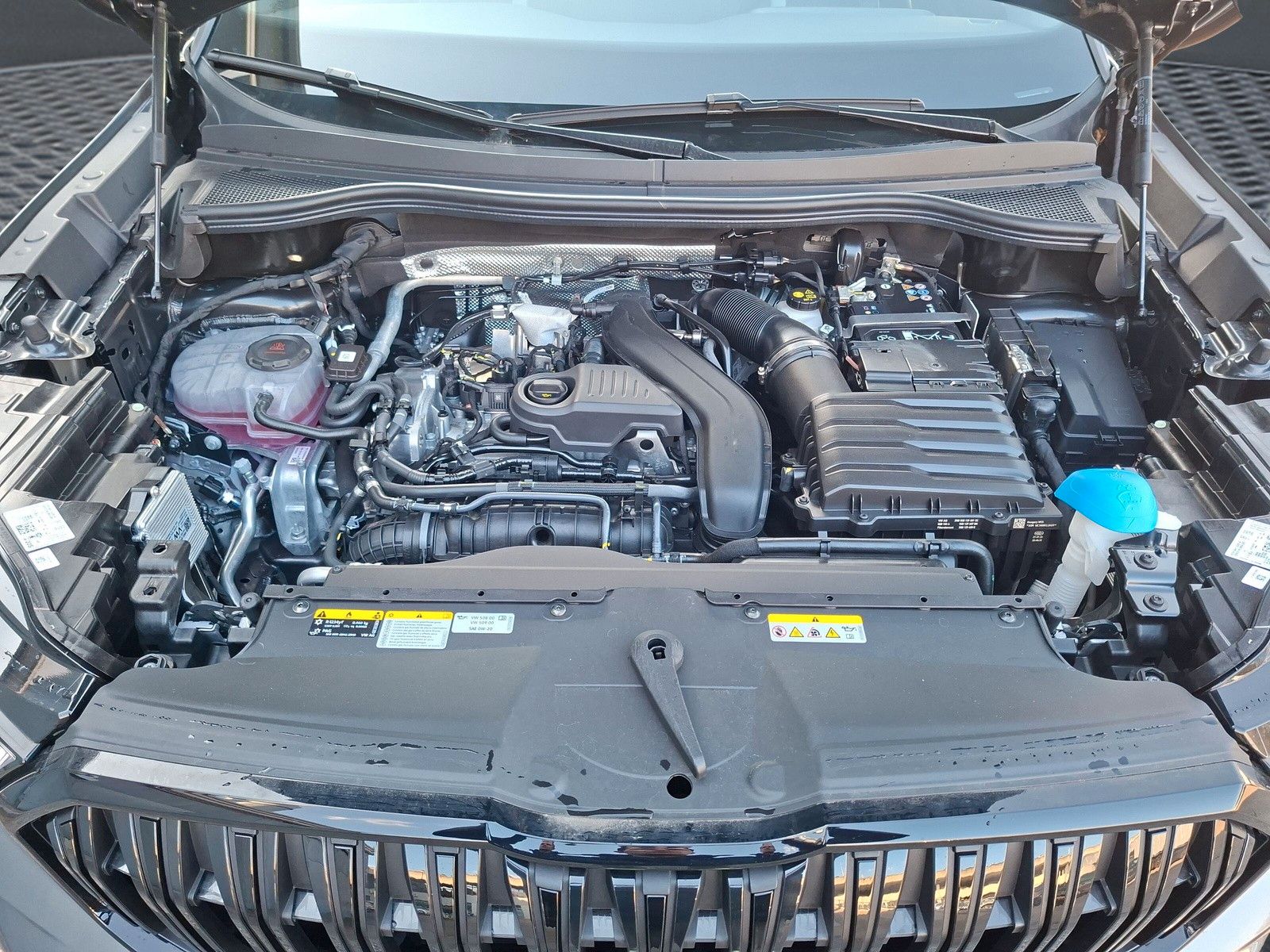 Fahrzeugabbildung SKODA Kodiaq Sportline 1.5TSI 7S.Pano AHK 360° 20"