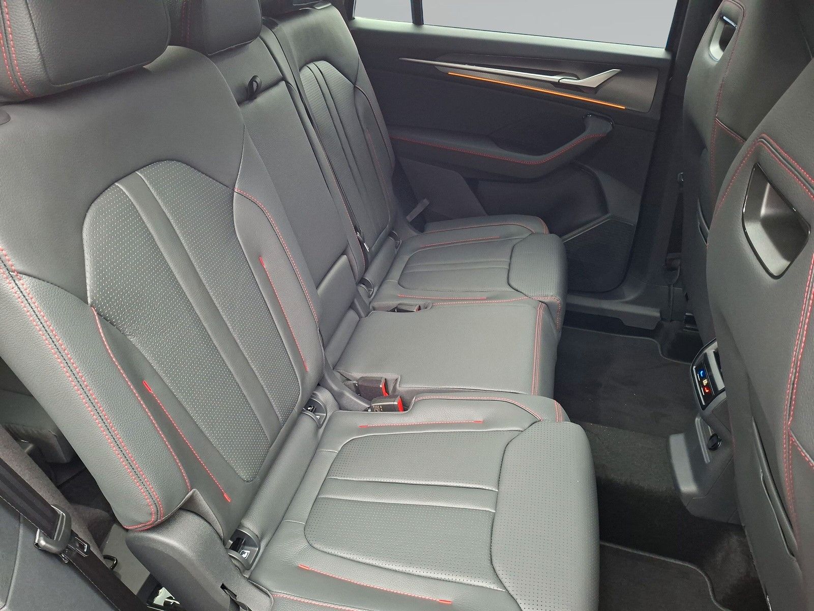 Fahrzeugabbildung SKODA Kodiaq 2.0TSI RS Pano 7 S.Headup Standh.Volleder