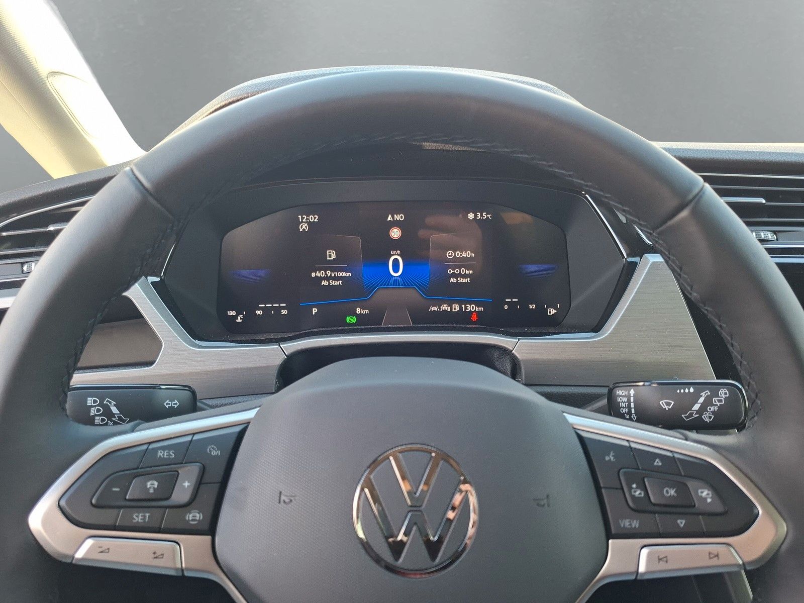 Fahrzeugabbildung Volkswagen Touran 1.5TSI IQ LED ACC 7Stz Panorama Side 17"