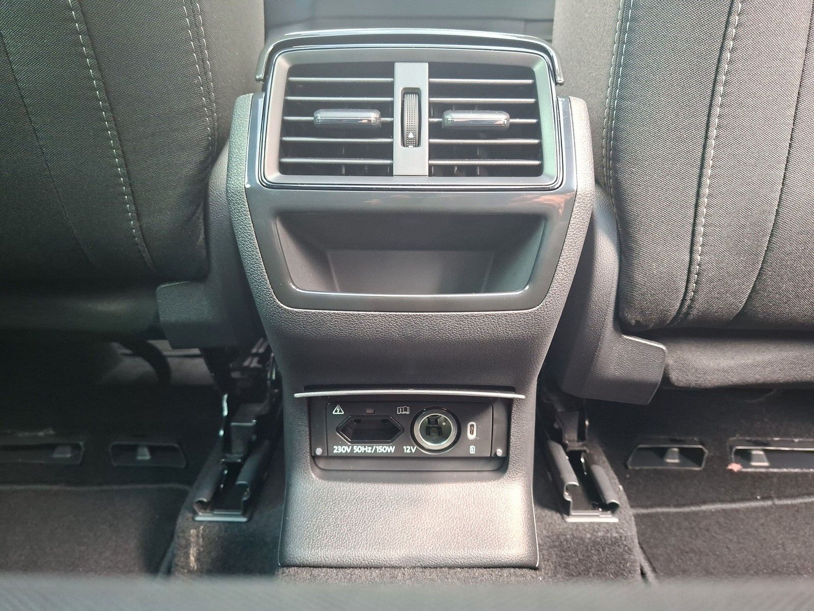 Fahrzeugabbildung SKODA Karoq 1.5TSI Sportline Pano AHK Matrix 5 J.Gar.