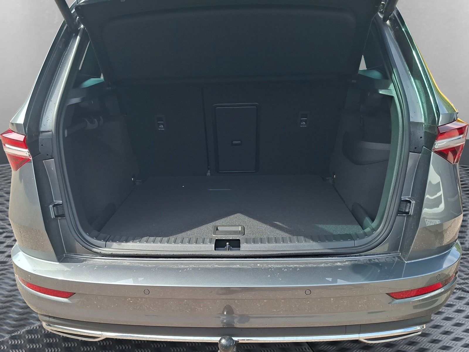 Fahrzeugabbildung SKODA Karoq 1.5TSI Sportline Pano AHK Matrix 5 J.Gar.