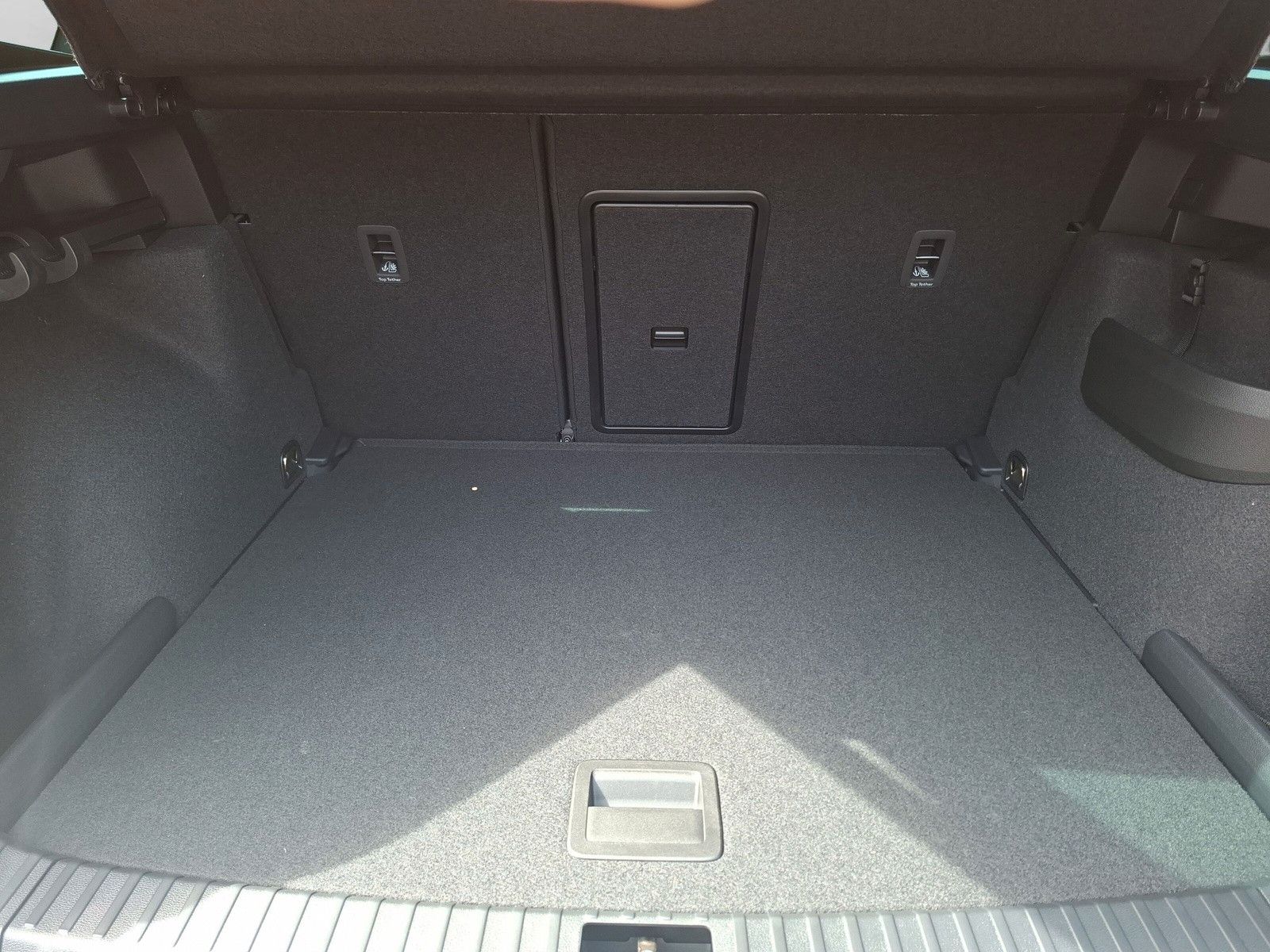 Fahrzeugabbildung SKODA Karoq 1.5TSI Sportline Pano AHK Matrix 5 J.Gar.