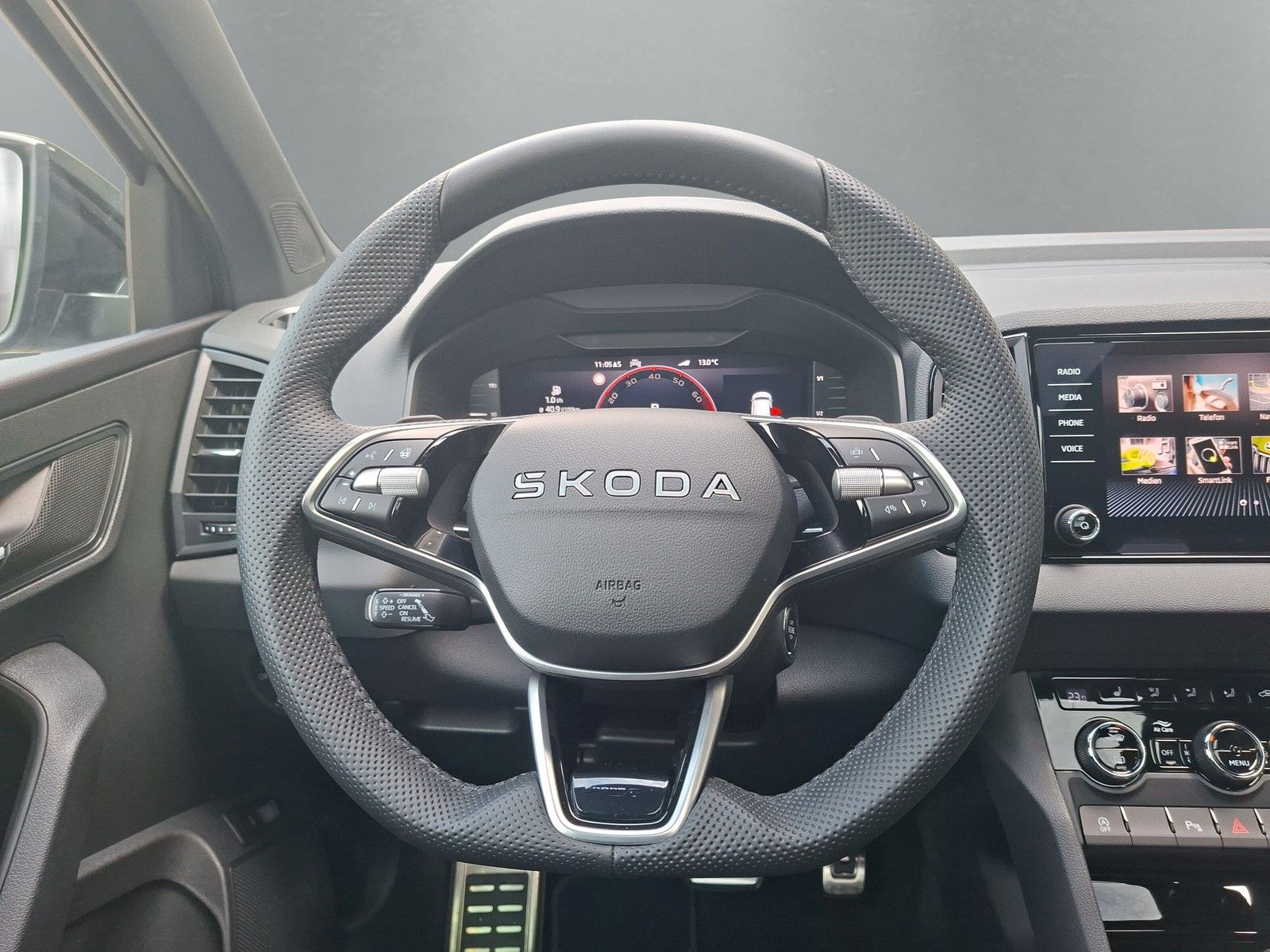 Fahrzeugabbildung SKODA Karoq 1.5TSI Sportline Pano AHK Matrix 5 J.Gar.