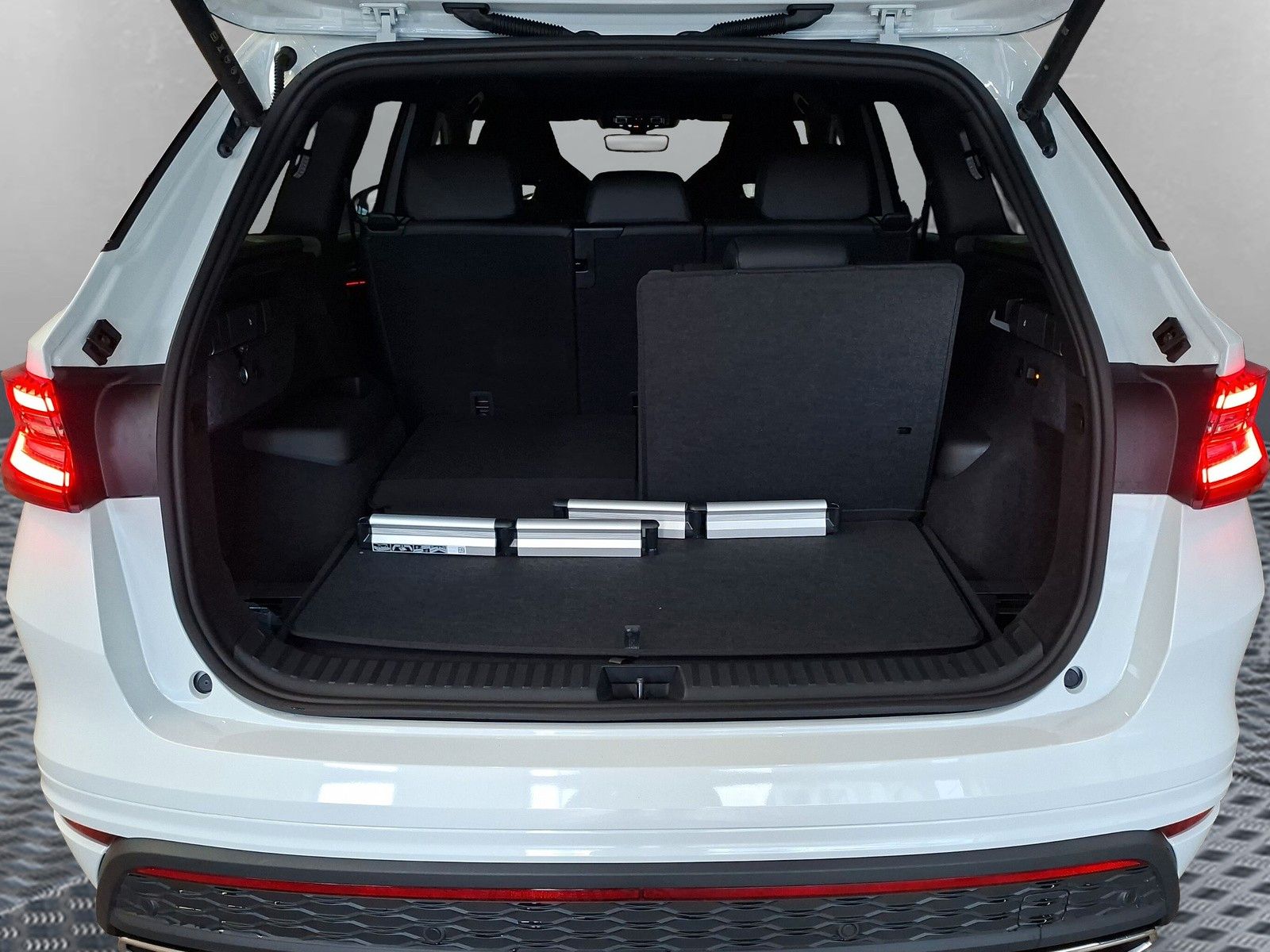 Fahrzeugabbildung SKODA Kodiaq 2.0TSI RS Pano AHK 7 S.Headup Standh.DCC