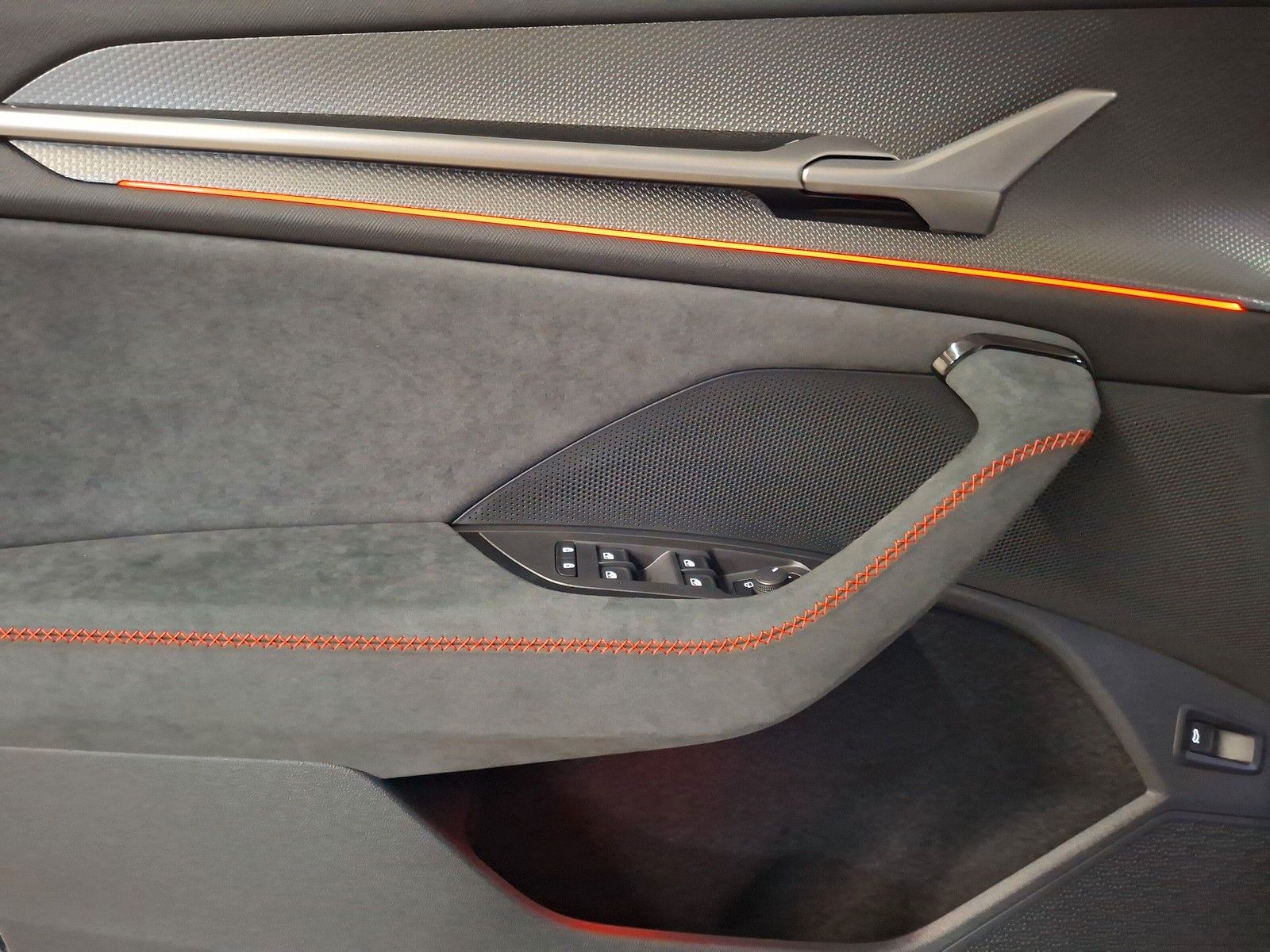 Fahrzeugabbildung SKODA Kodiaq 2.0TSI RS Pano AHK 7 S.Headup DCC Canton