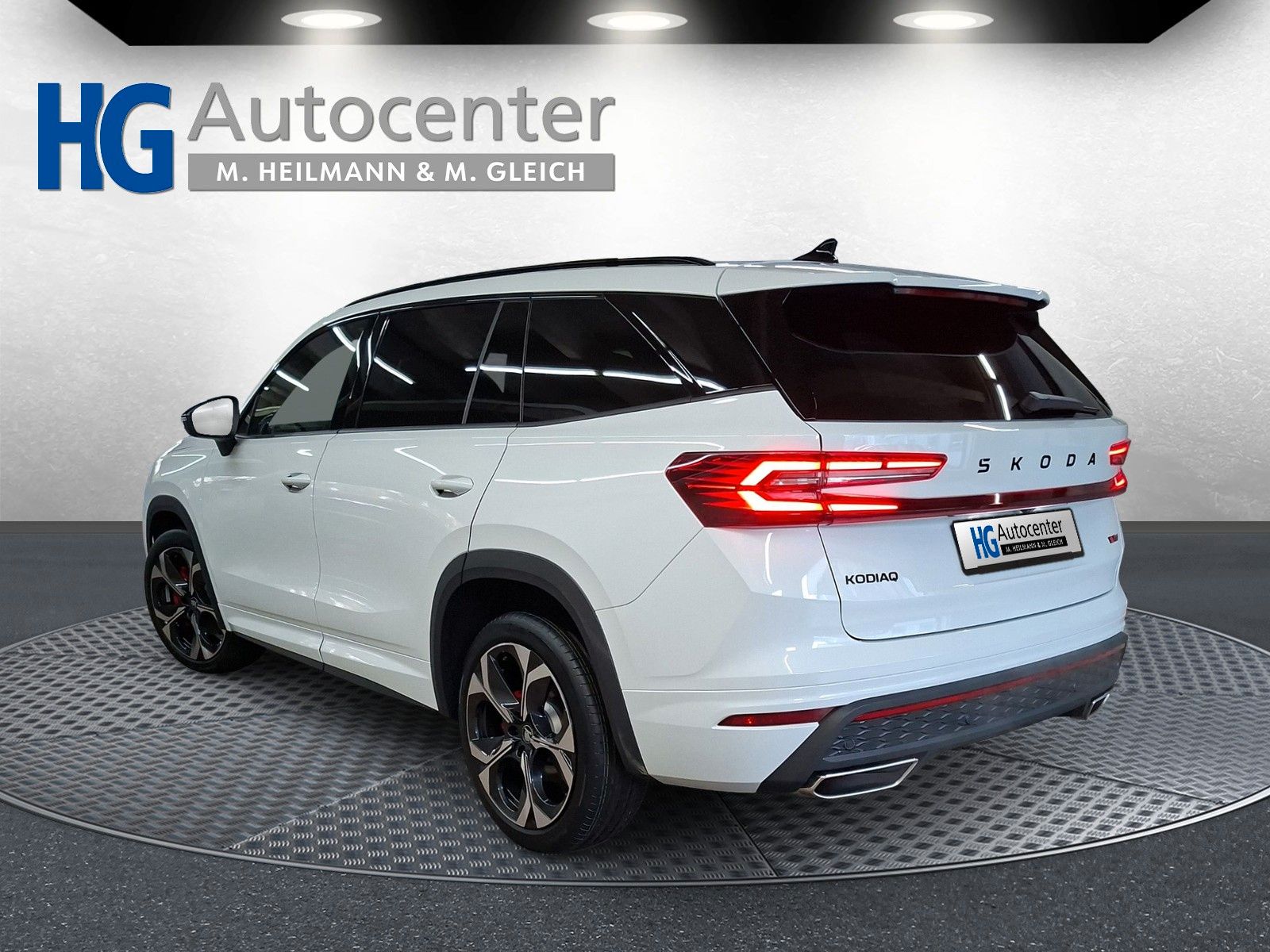 Fahrzeugabbildung SKODA Kodiaq 2.0TSI RS Pano AHK 7 S.Headup DCC Canton