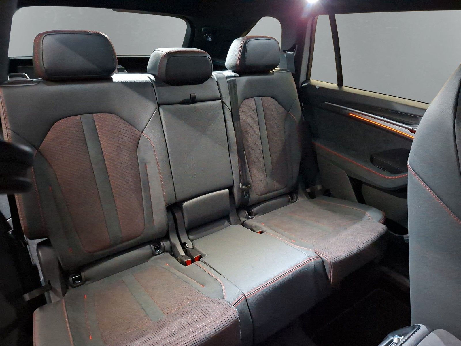 Fahrzeugabbildung SKODA Kodiaq 2.0TSI RS Pano AHK 7 S.Headup DCC Canton