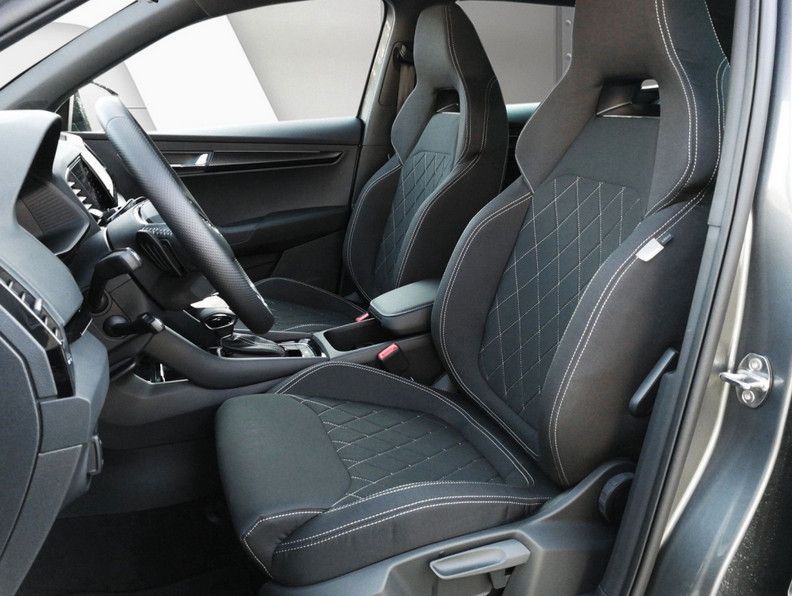 Fahrzeugabbildung SKODA Karoq 1.5TSI Sportline PanoAHK Matrix5J.Garantie