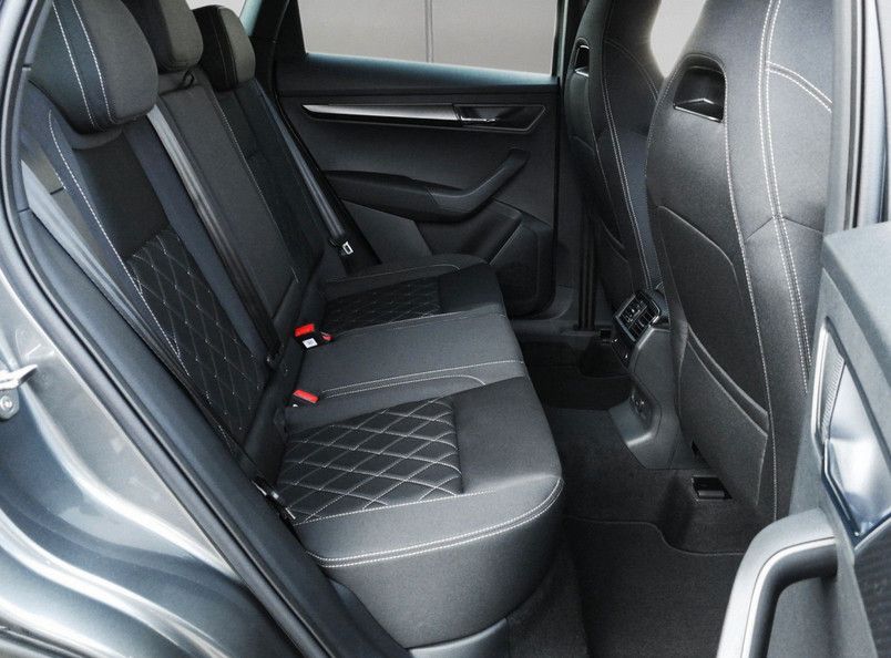 Fahrzeugabbildung SKODA Karoq 1.5TSI Sportline PanoAHK Matrix5J.Garantie