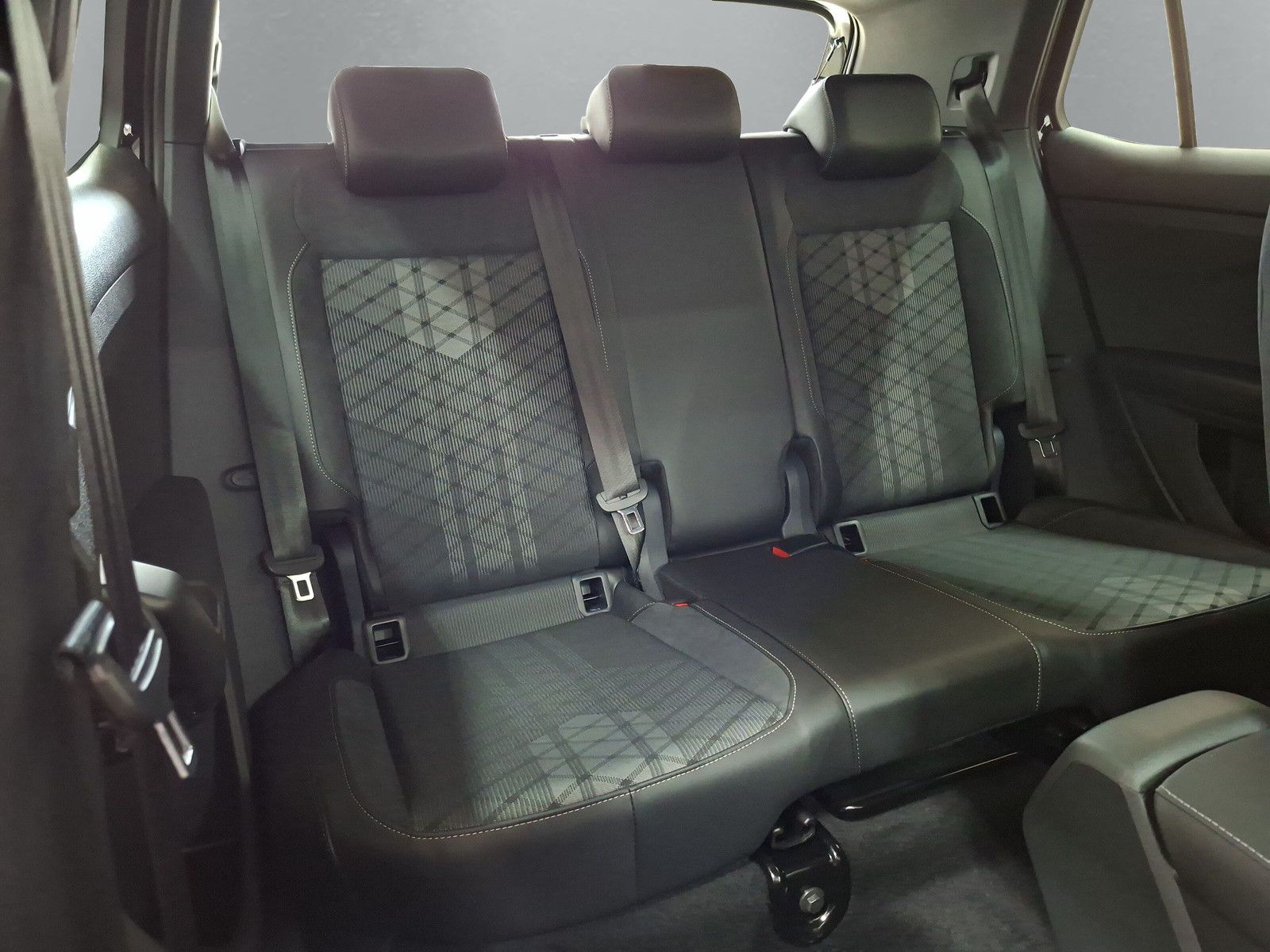 Fahrzeugabbildung Volkswagen T-Cross 1.5.TSI R-Line 18"Matrix AHK ACC Kamera