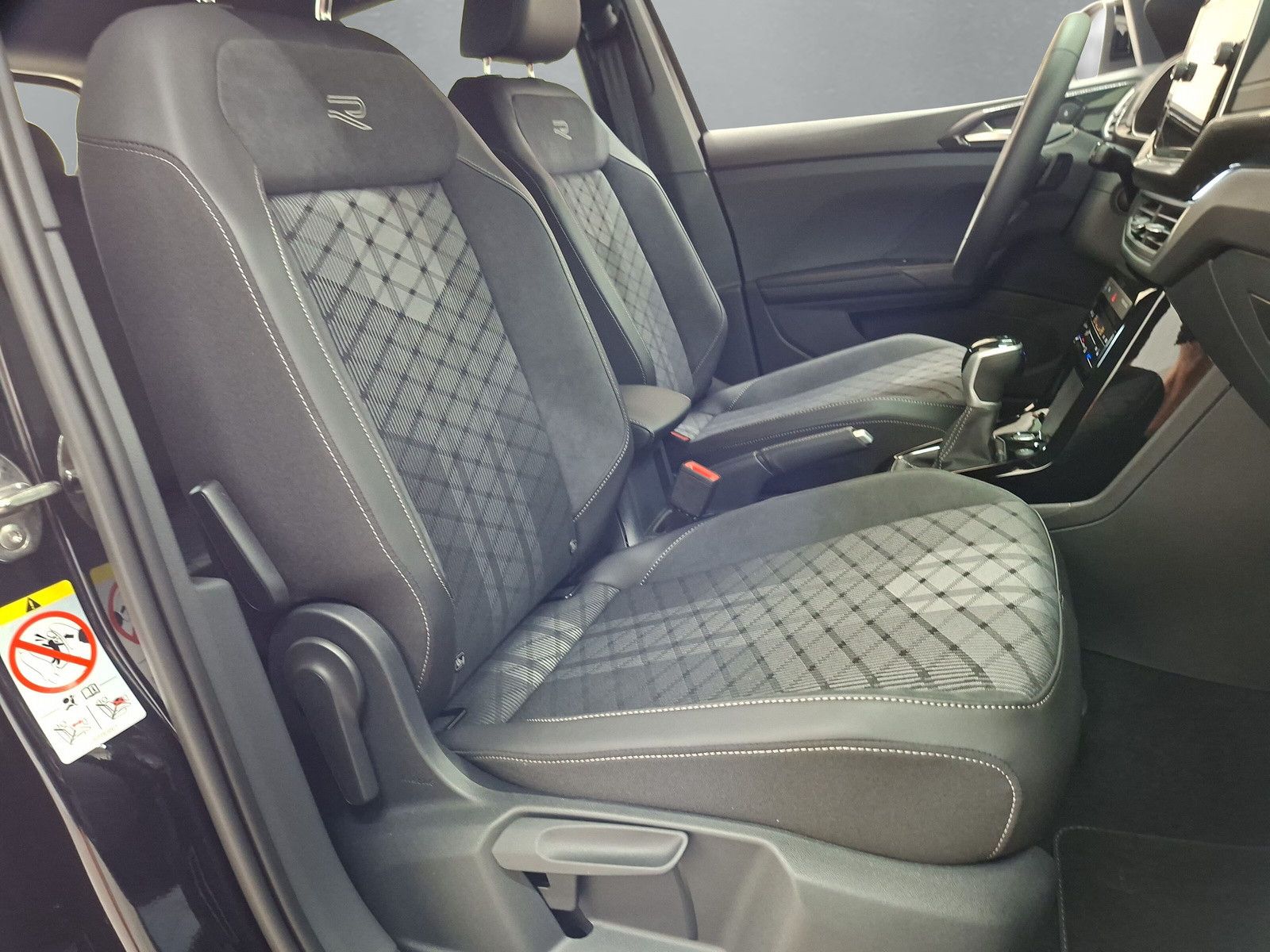 Fahrzeugabbildung Volkswagen T-Cross 1.5.TSI R-Line 18"Matrix AHK ACC Kamera