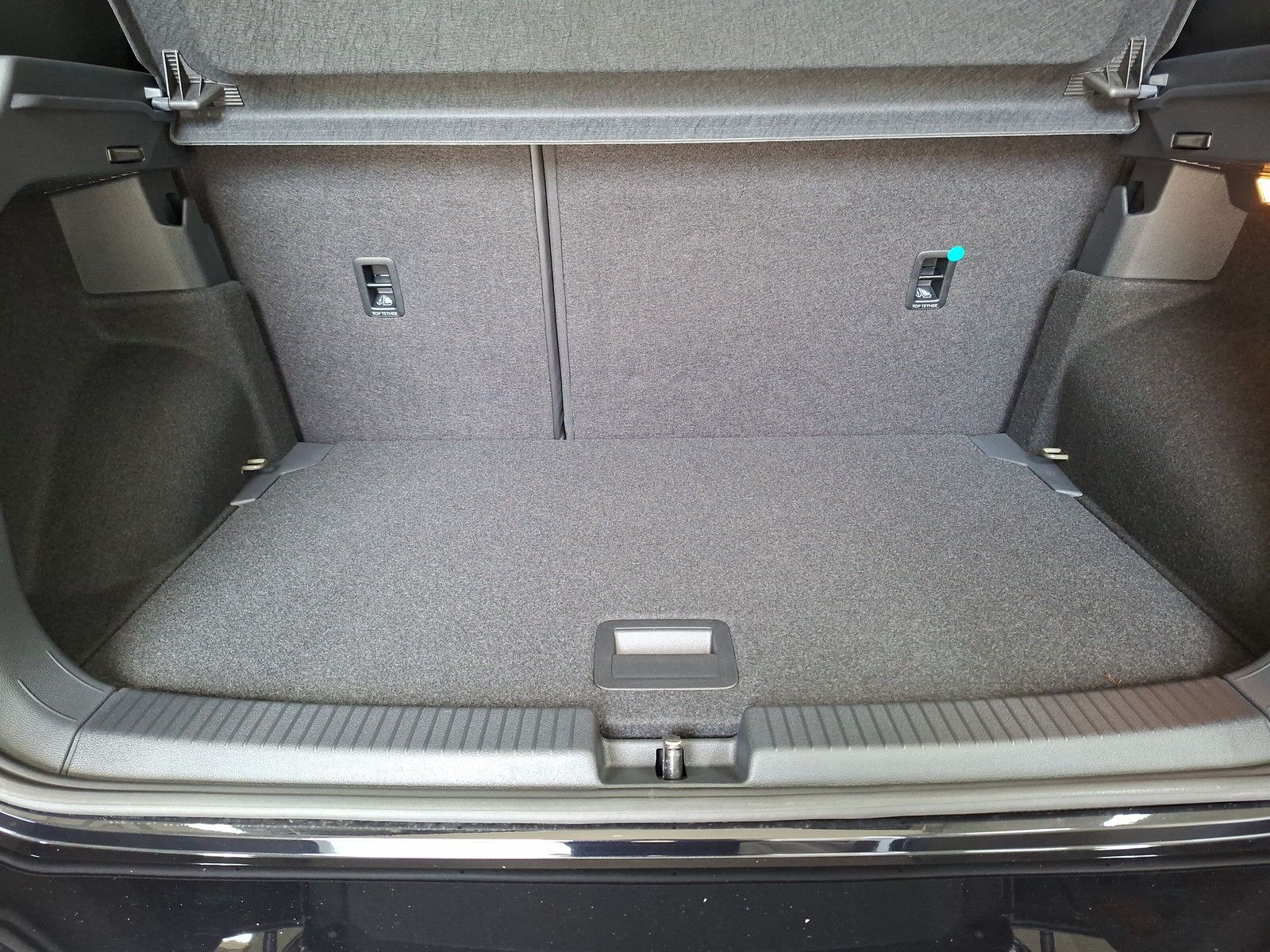 Fahrzeugabbildung Volkswagen T-Cross 1.5.TSI R-Line 18"Matrix AHK ACC Kamera